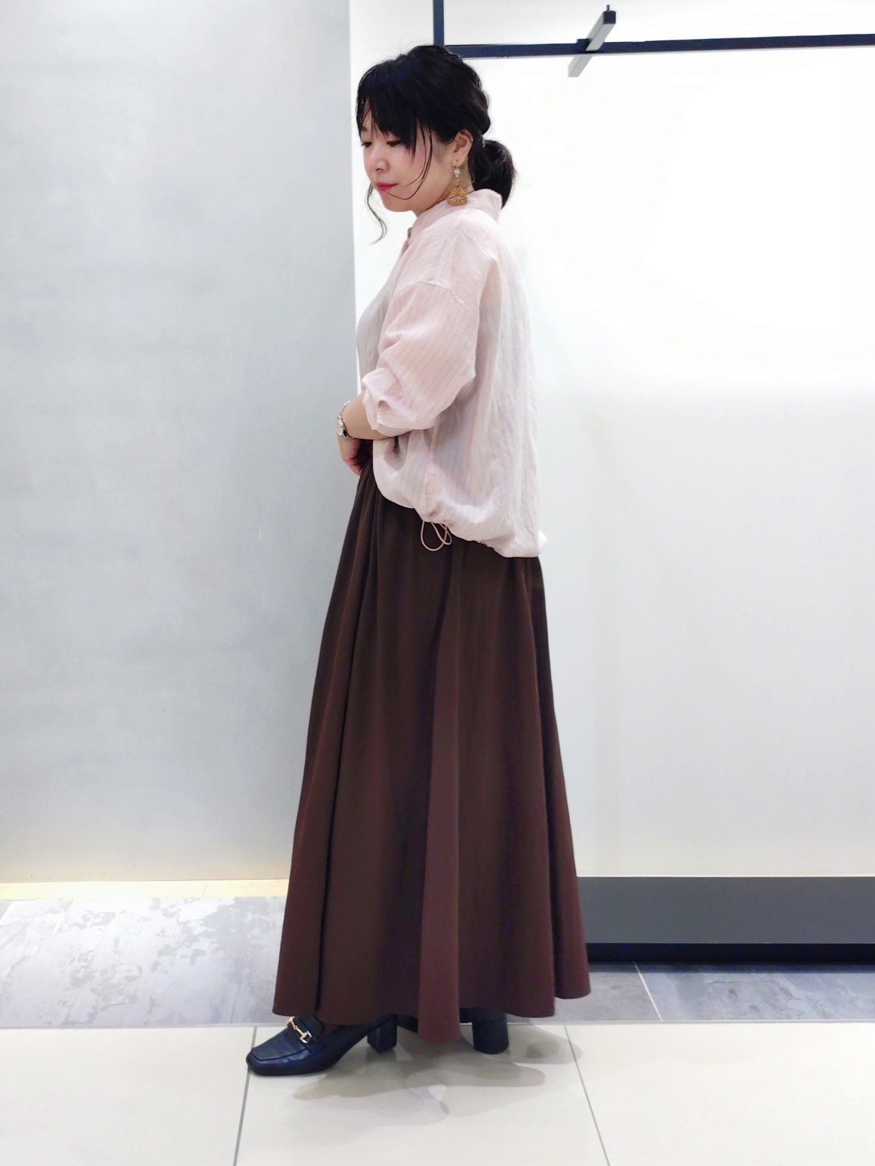 TOMOMIさんの「INDIVI｜【シアー／7分袖】体型カバーゆったりシャツ」を使ったコーディネート