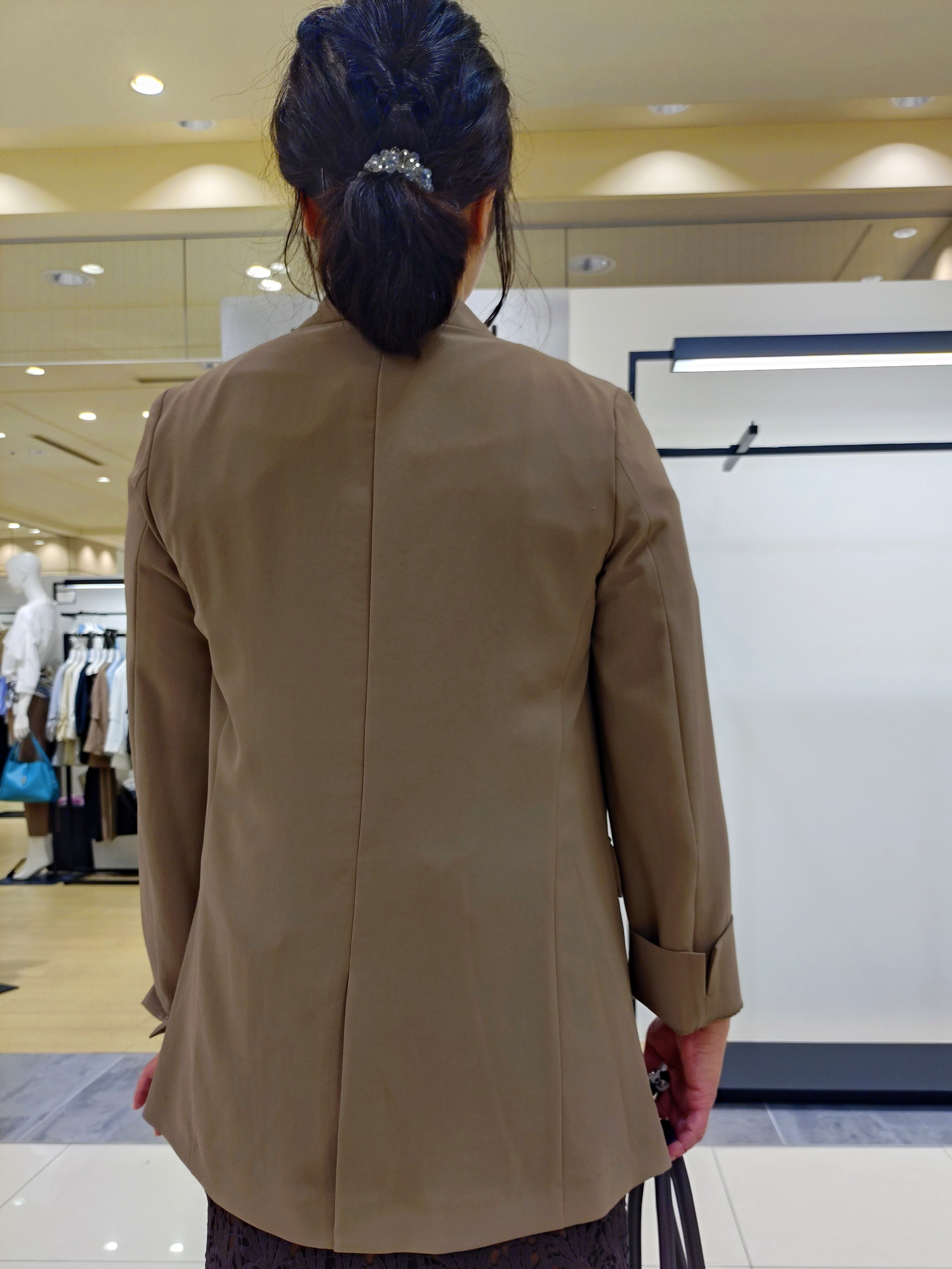 TOMOMIさんの「INDIVI｜【接触冷感/UVケア/着る日傘】ダブルジャケット」を使ったコーディネート