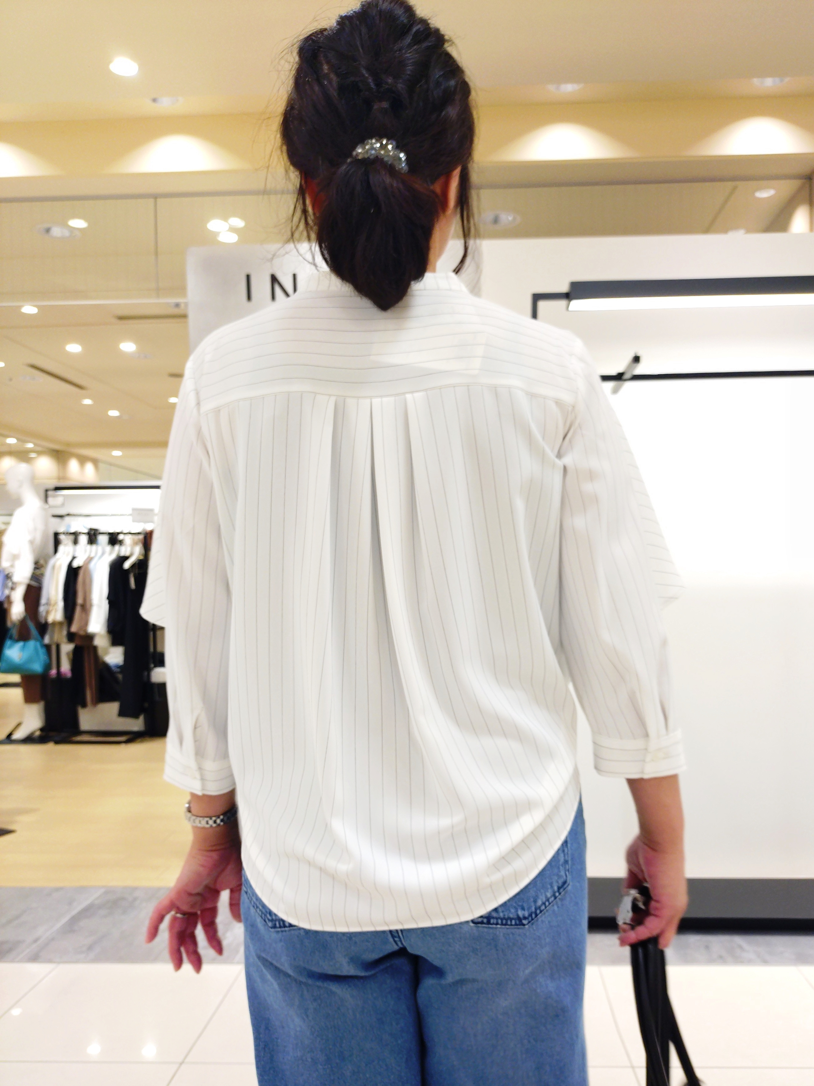 TOMOMIさんの「INDIVI｜【新作登場！】美脚ワイドデニム」を使ったコーディネート