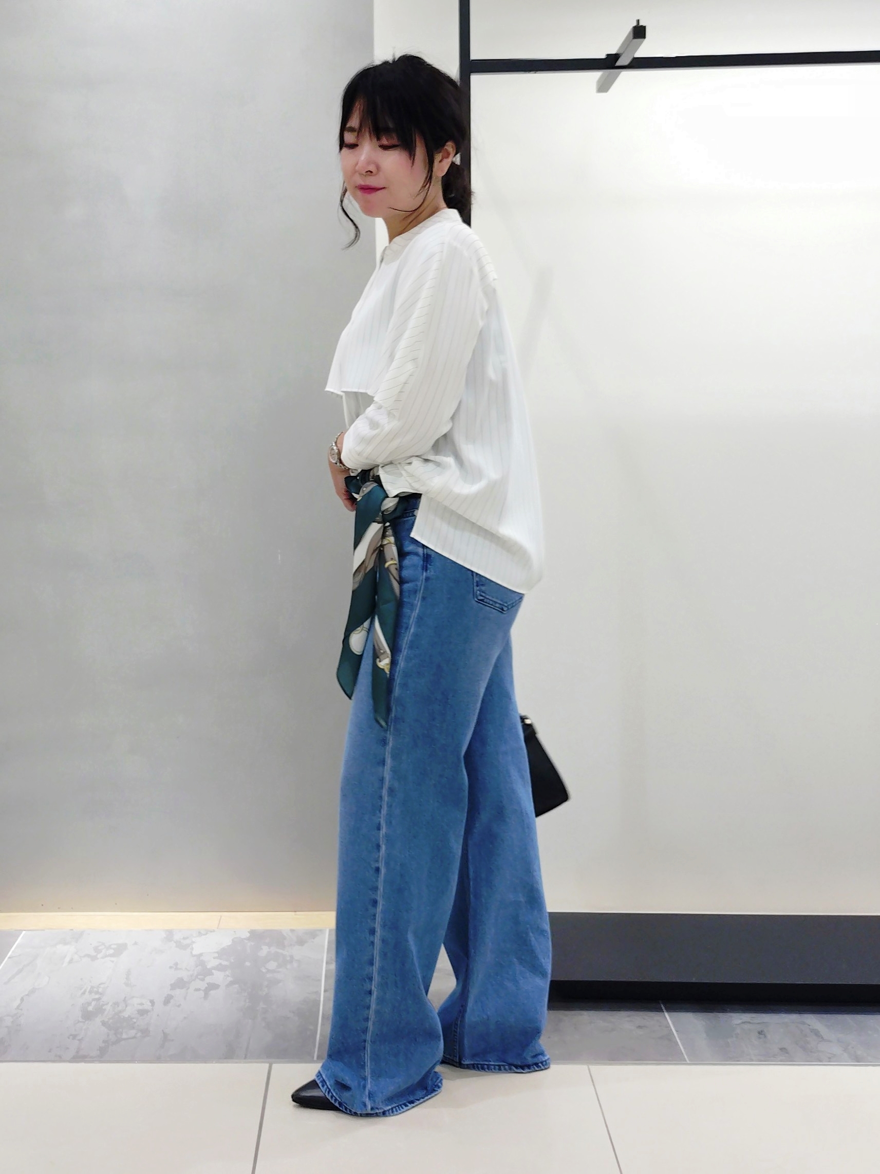 TOMOMIさんの「INDIVI｜【新作登場！】美脚ワイドデニム」を使ったコーディネート