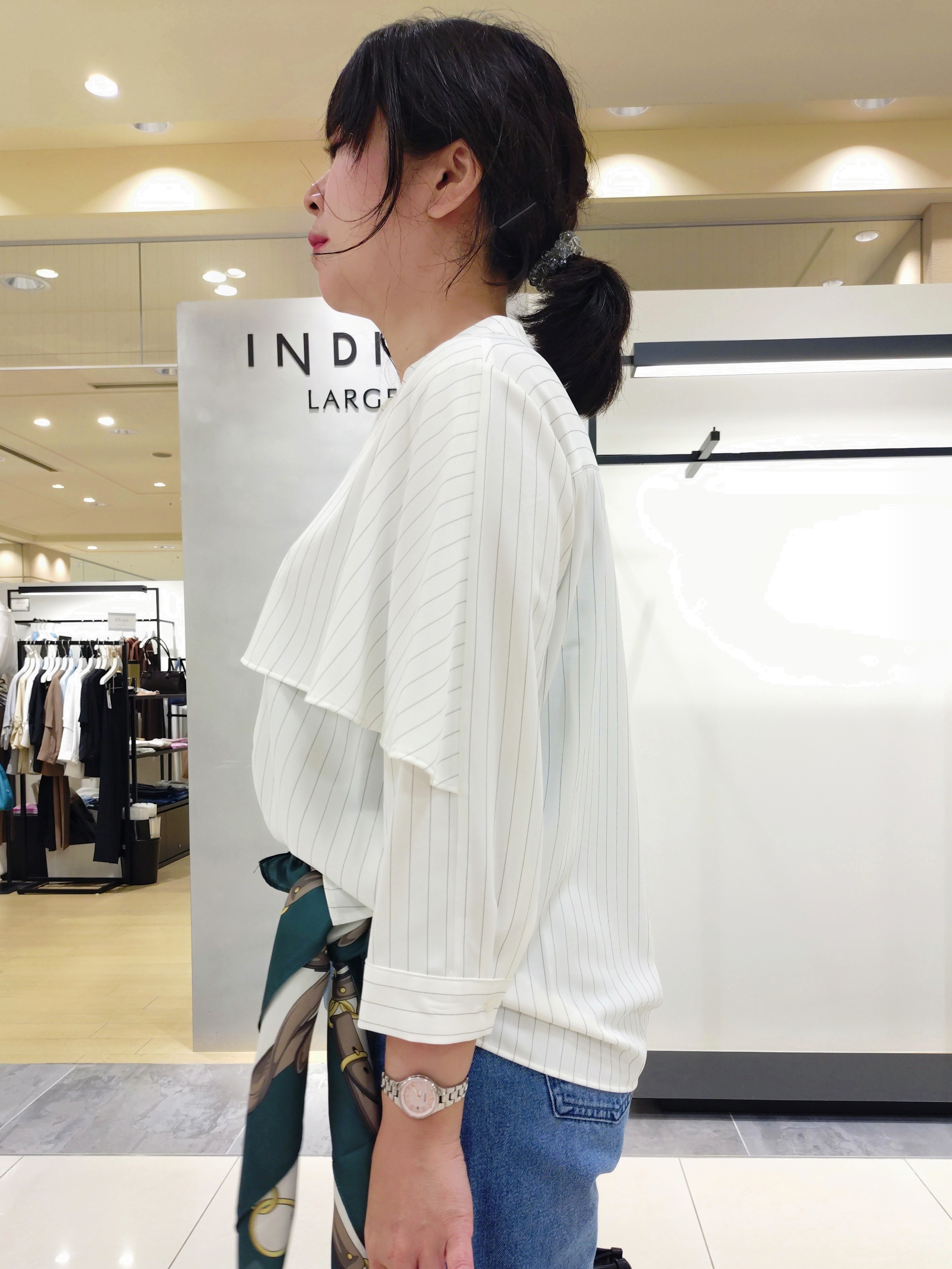 TOMOMIさんの「INDIVI｜【新作登場！】美脚ワイドデニム」を使ったコーディネート