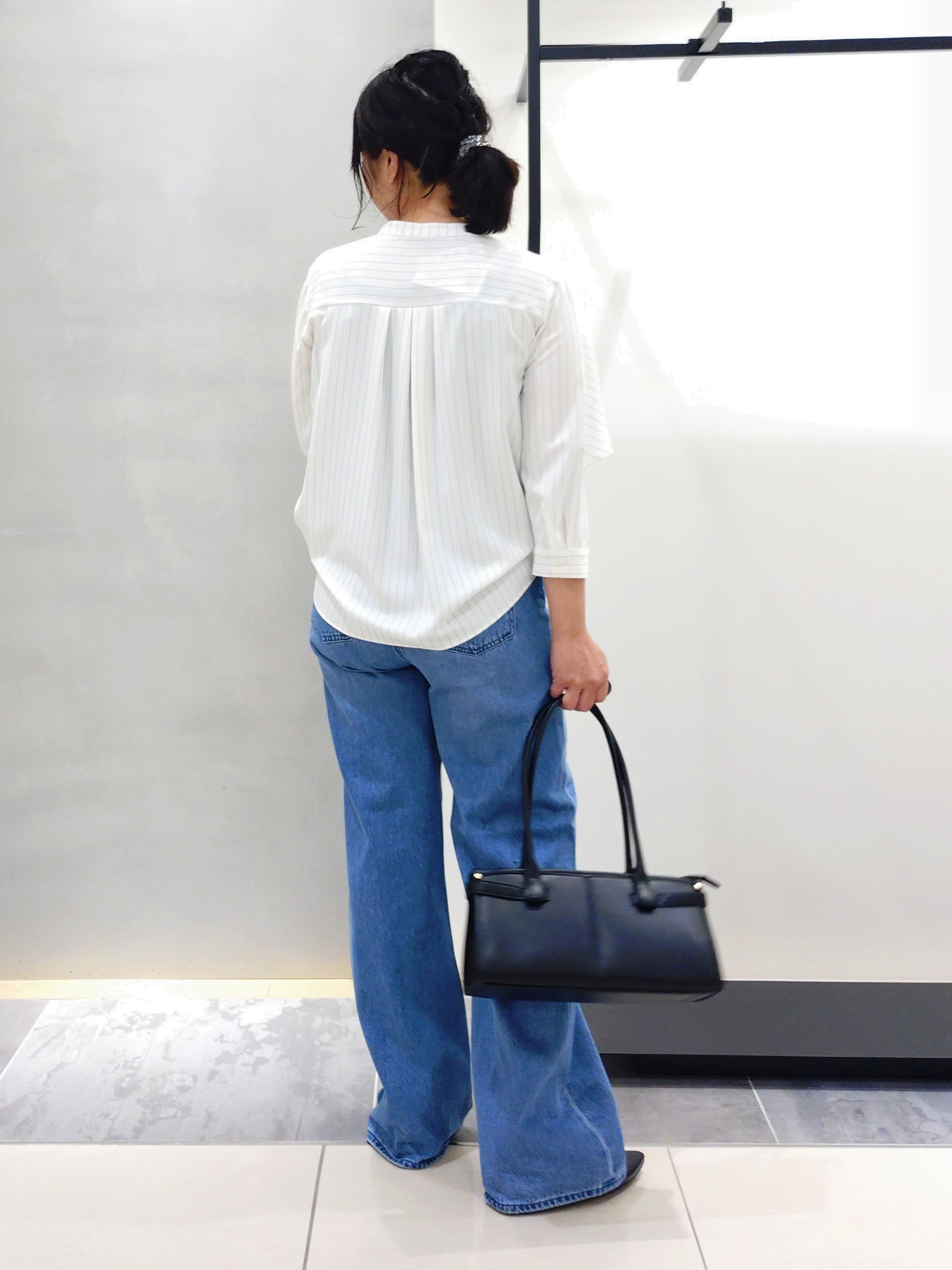 TOMOMIさんの「INDIVI｜【新作登場！】美脚ワイドデニム」を使ったコーディネート