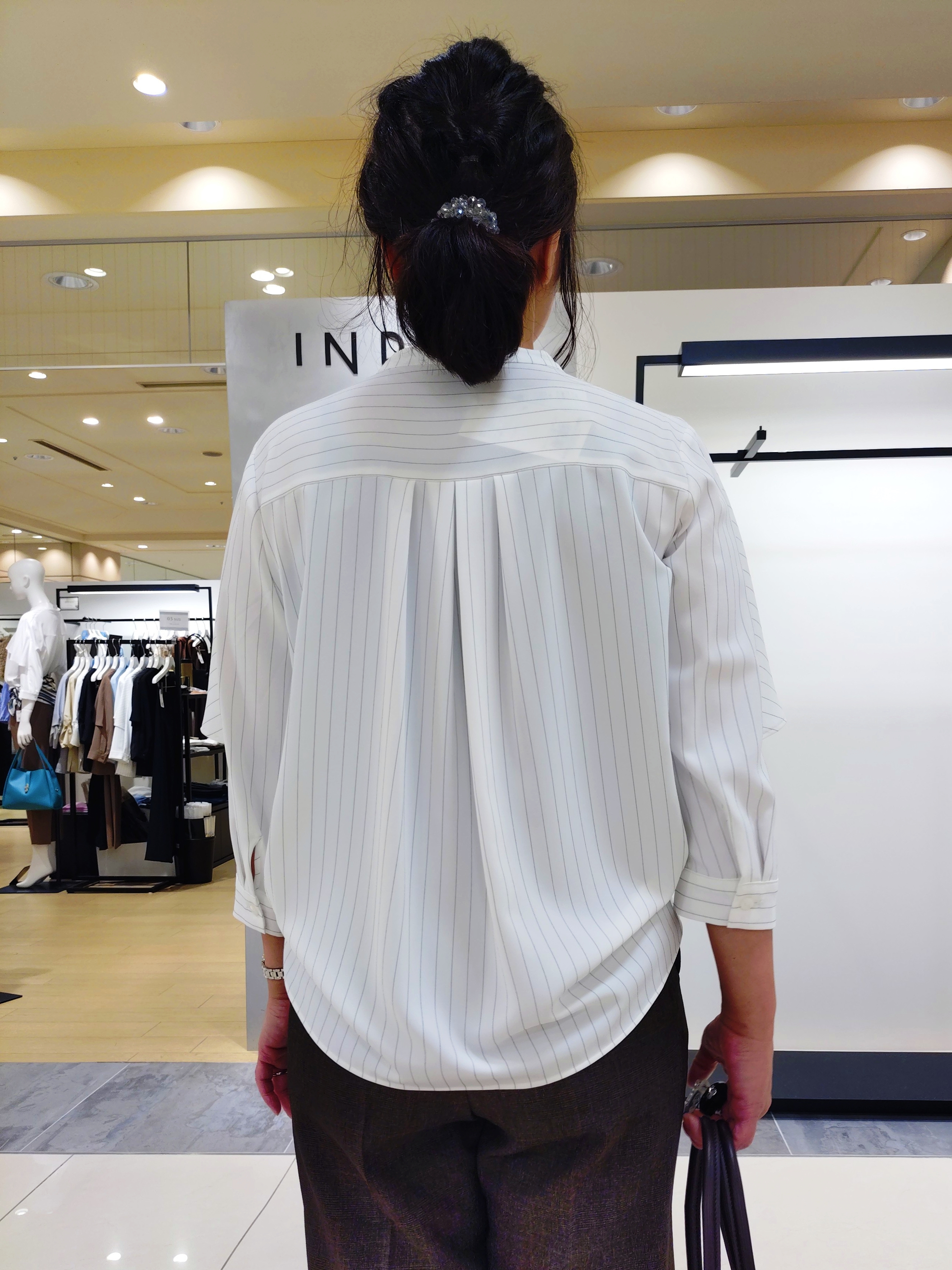 TOMOMIさんの「INDIVI｜【収納力◎／トレンド】スクエアトートバッグ」を使ったコーディネート