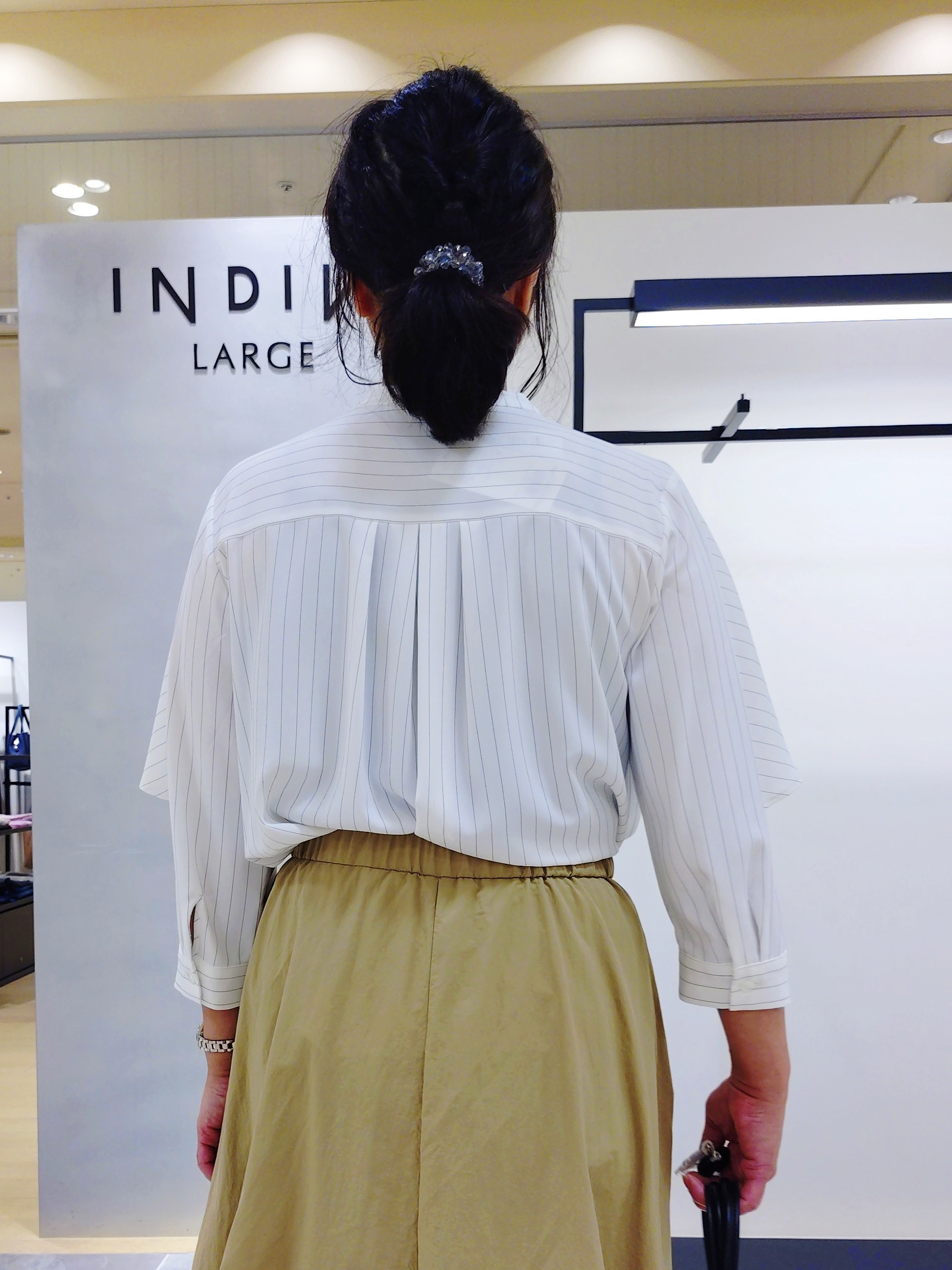 TOMOMIさんの「INDIVI｜【撥水／裏地なし軽量】ギャザーボリュームスカート」を使ったコーディネート