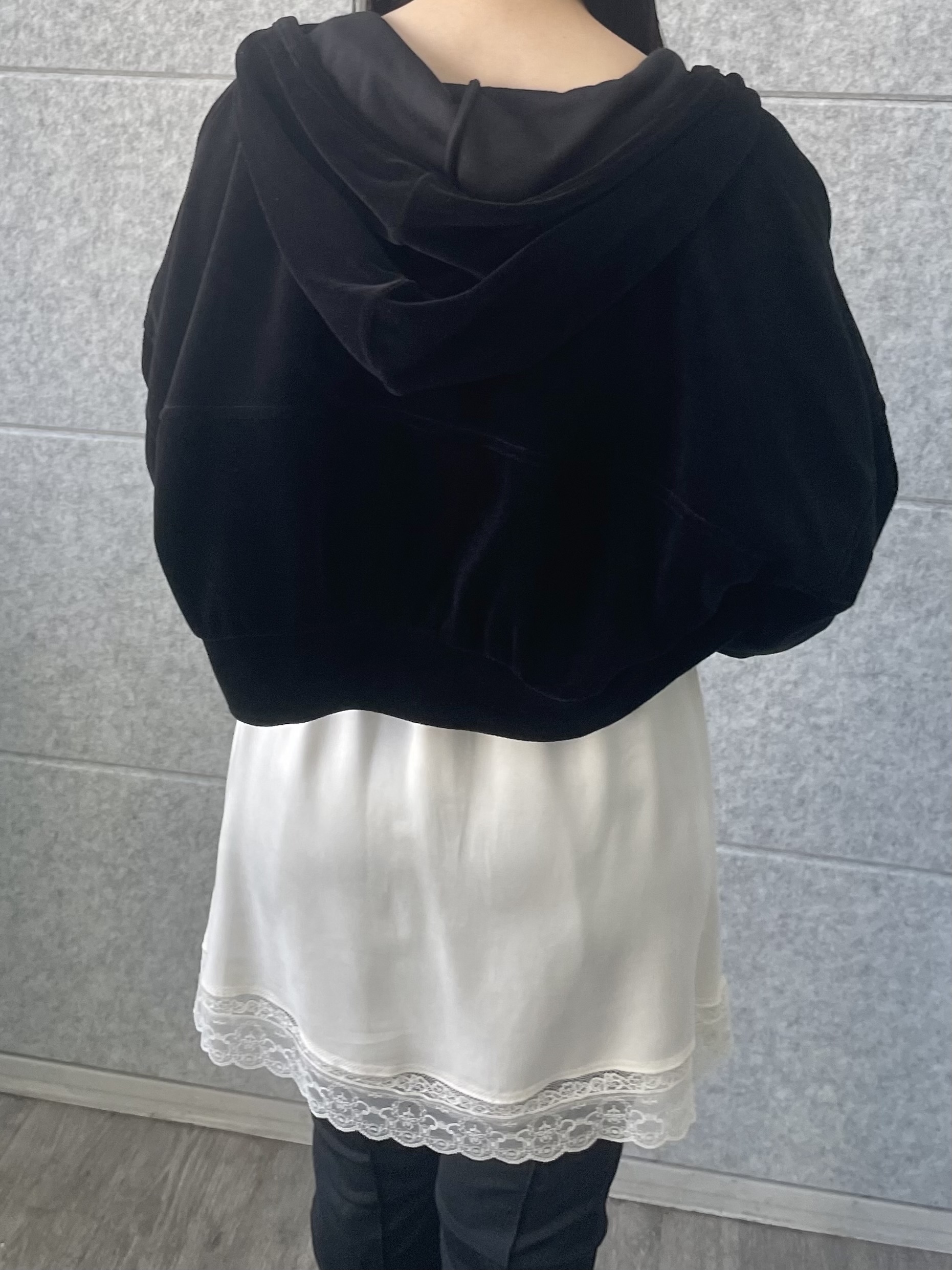 丸山加奈子さんの「CODE A｜lace trim slip dress」を使ったコーディネート