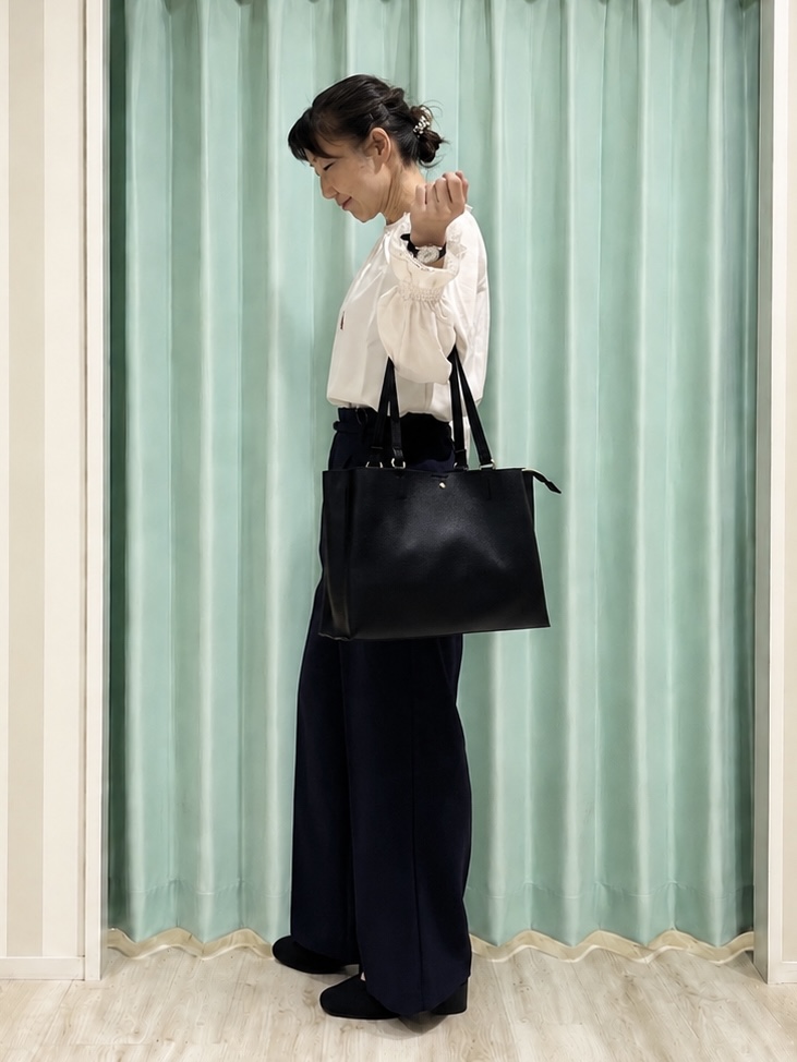 まつみさんの「SHOO･LA･RUE｜【S-LL/洗濯機可】お袖レースで華やぐ。フェミニンブラウス」を使ったコーディネート