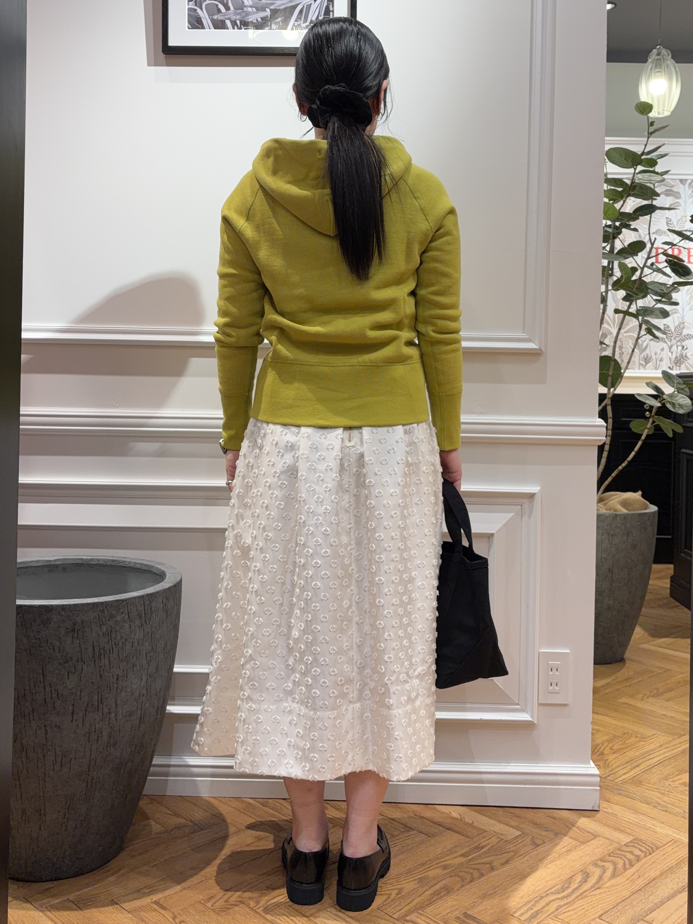 SAKAIさんの「DRESSTERIOR｜カットジャガードボリュームスカート」を使ったコーディネート