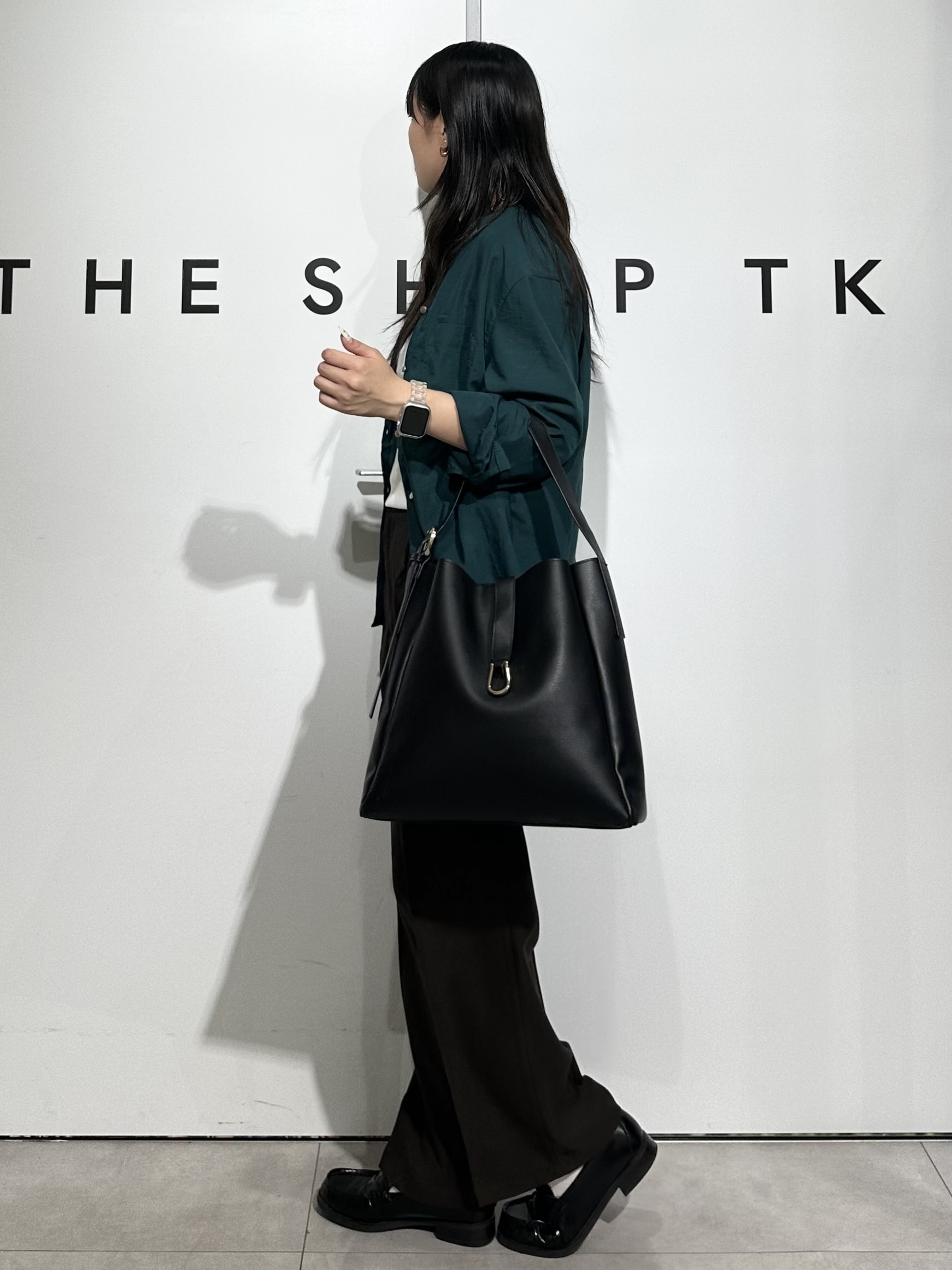 cottonさんの「THE SHOP TK｜【刻みネックですっきり見え】Wポケット金ボタンシャツ」を使ったコーディネート