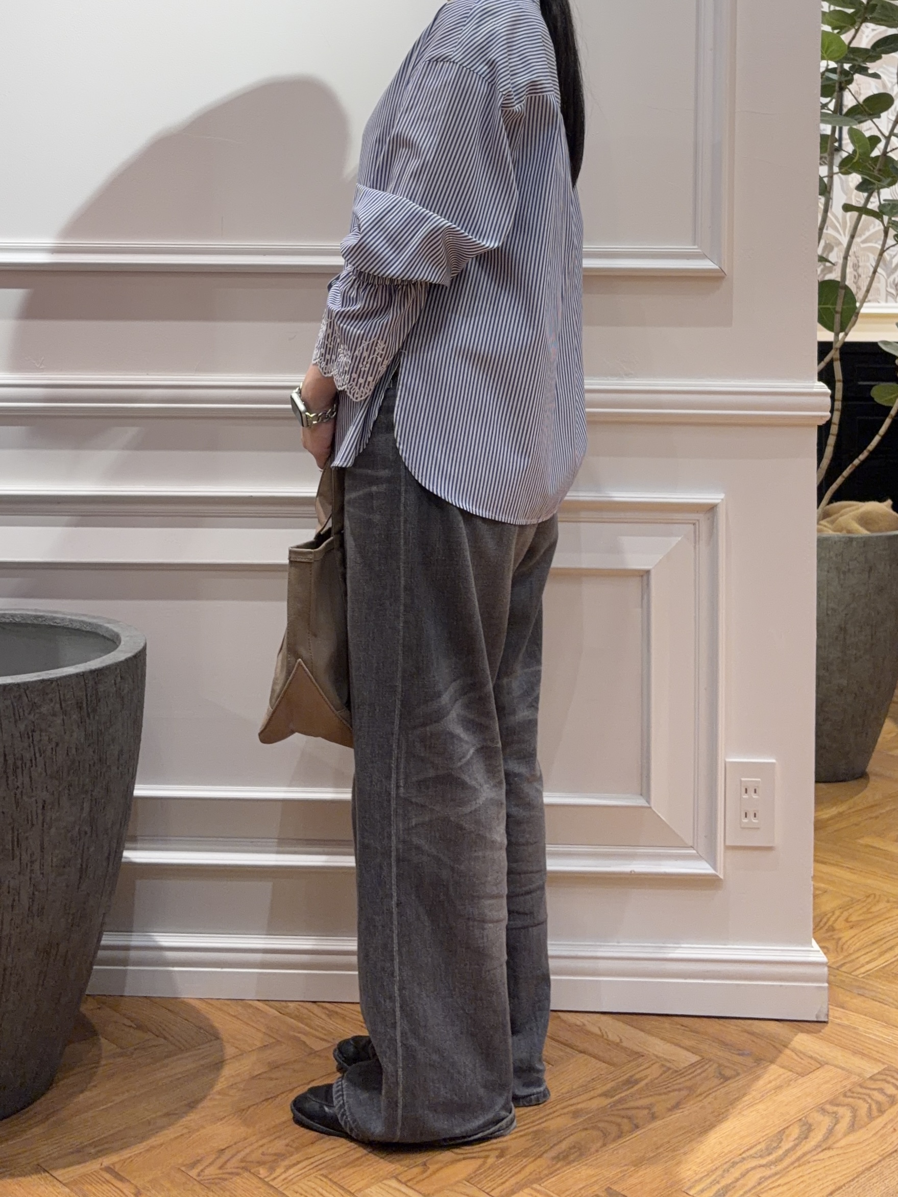 SAKAIさんの「DRESSTERIOR｜エンブロイダリースリーブ ブラウス」を使ったコーディネート