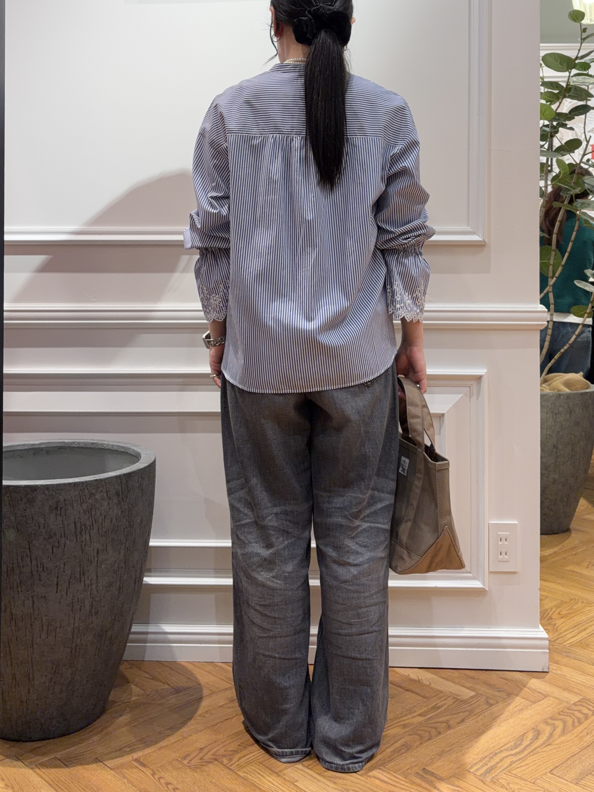 SAKAIさんの「DRESSTERIOR｜エンブロイダリースリーブ ブラウス」を使ったコーディネート