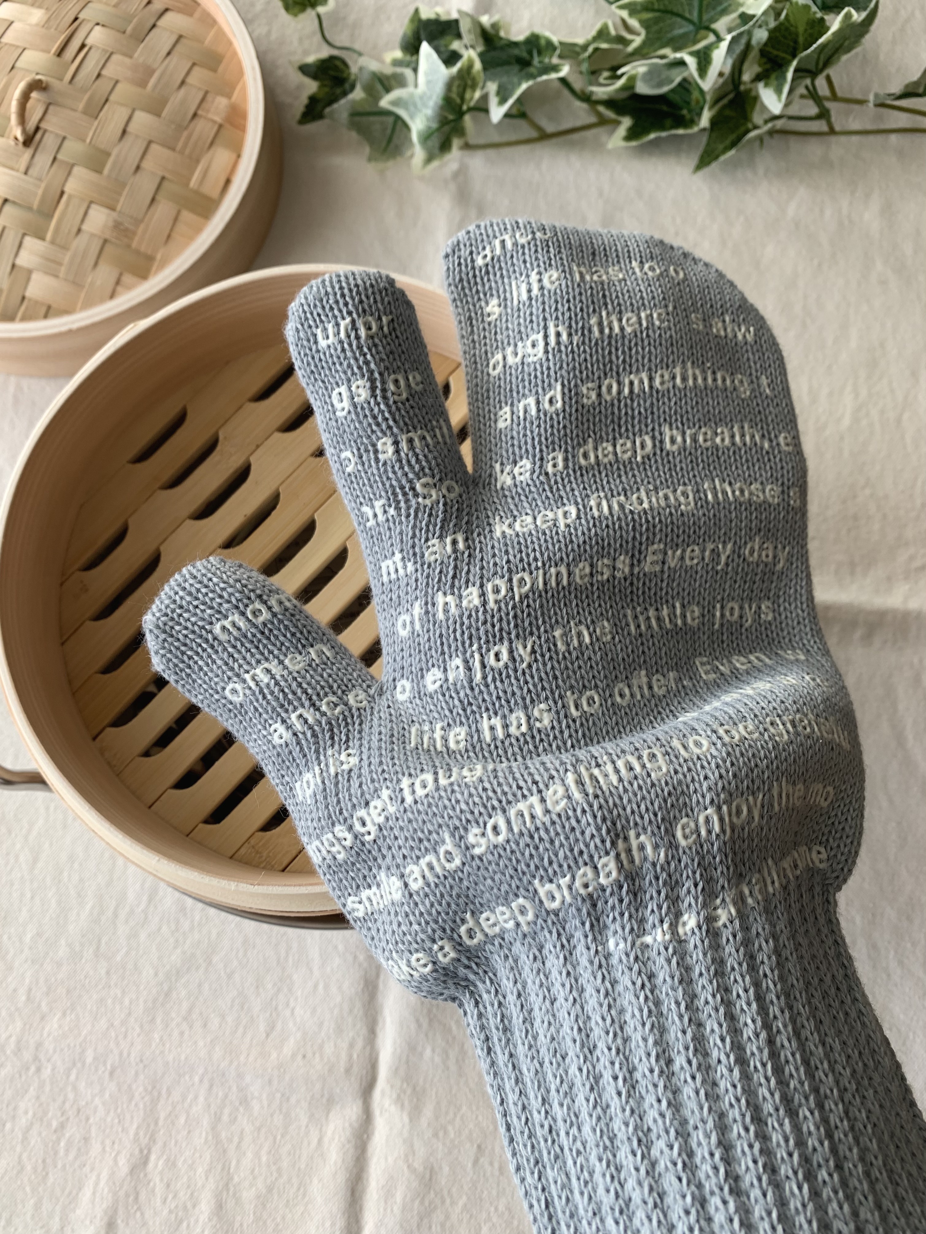 mikachoさんの「212 KITCHEN STORE｜サンベルム 3本指ミトン グレー」を使ったコーディネート