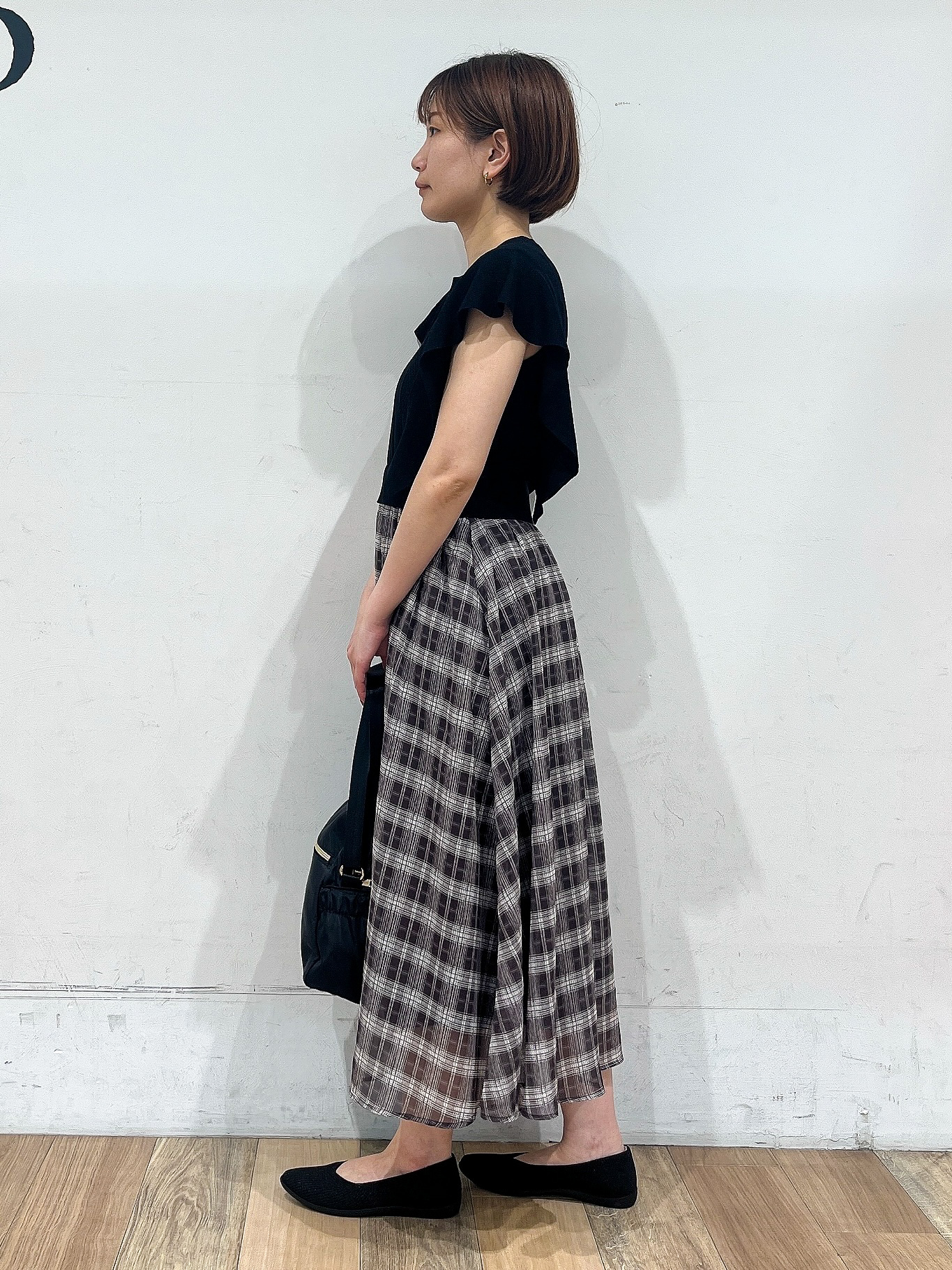 山さんさんの「grove｜【低身長さんも選べる着丈・洗濯機◎】1枚で華やか 肩フリルニットドッキングワンピース」を使ったコーディネート