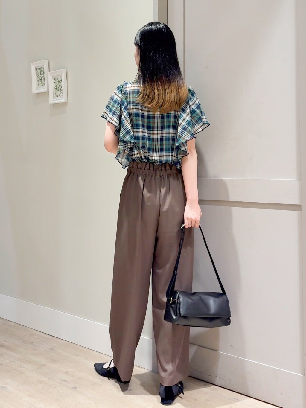 Mayuさんの「grove｜1枚で着映えが叶う チェックラッフルフリルブラウス」を使ったコーディネート