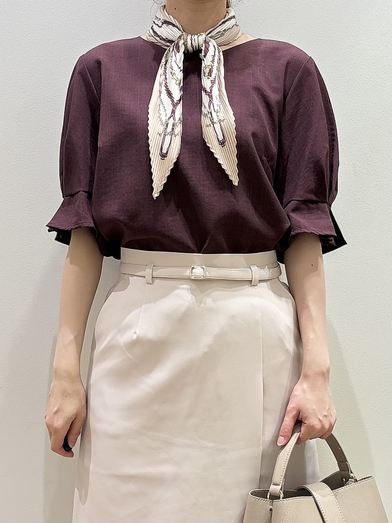 MOMOさんの「index｜【接触冷感／吸水速乾】タックパフスリーブブラウス《防シワ／洗濯機OK／XS～3L／8col》」を使ったコーディネート