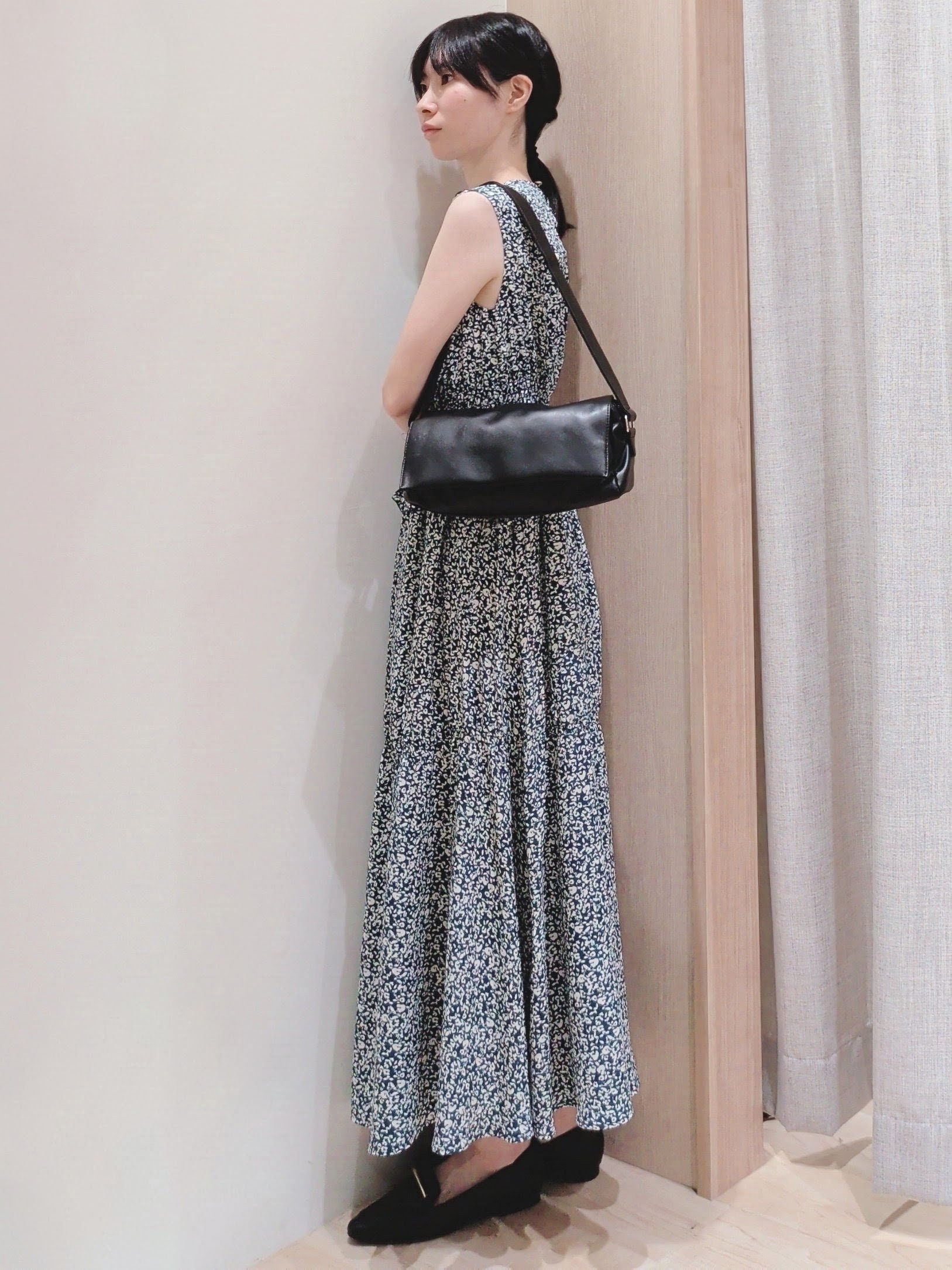 Yuiさんの「grove｜【低身長さんも選べる着丈・洗濯機◎】花柄ウエストシャーリングワンピース」を使ったコーディネート