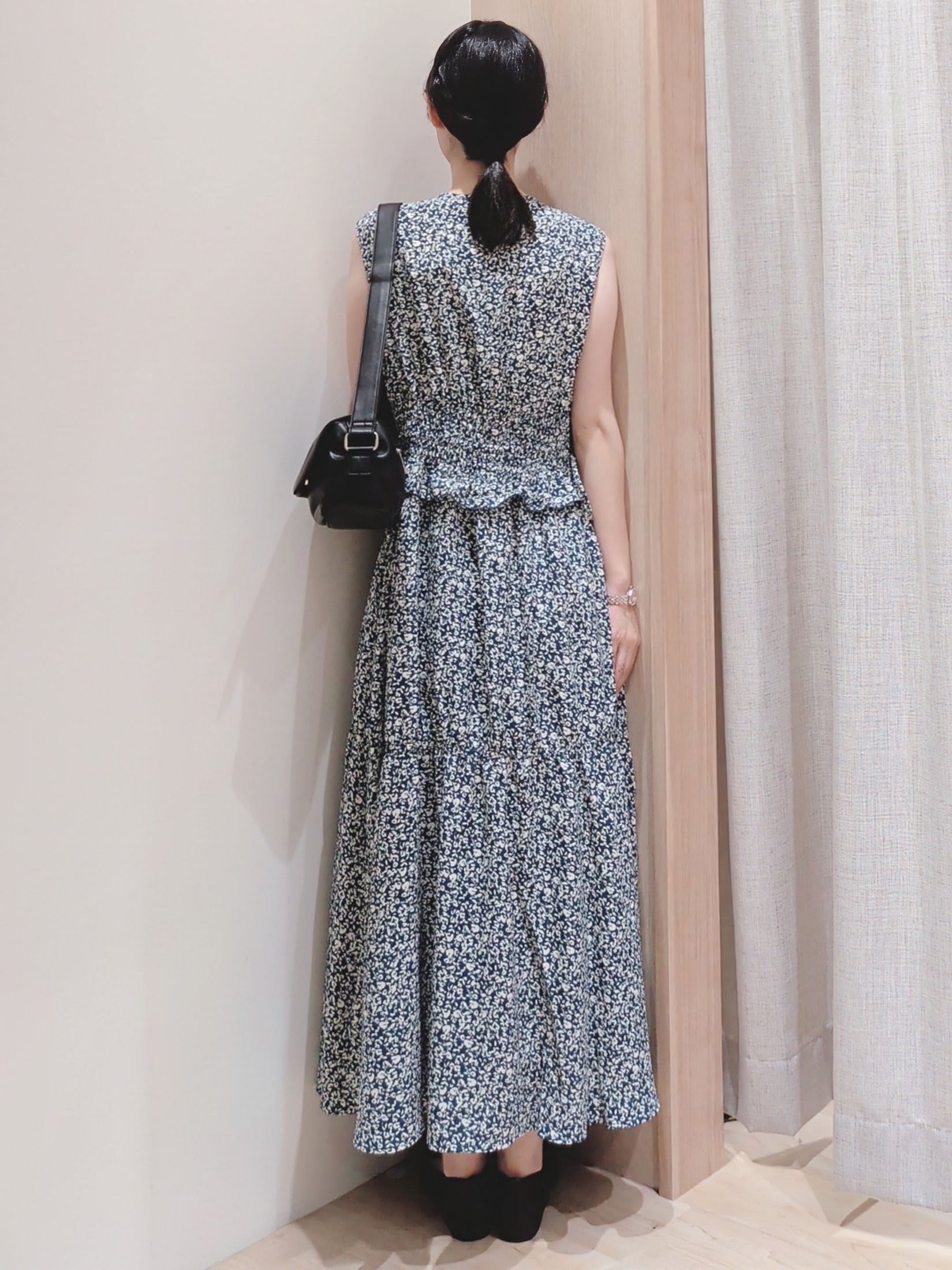 Yuiさんの「grove｜【低身長さんも選べる着丈・洗濯機◎】花柄ウエストシャーリングワンピース」を使ったコーディネート