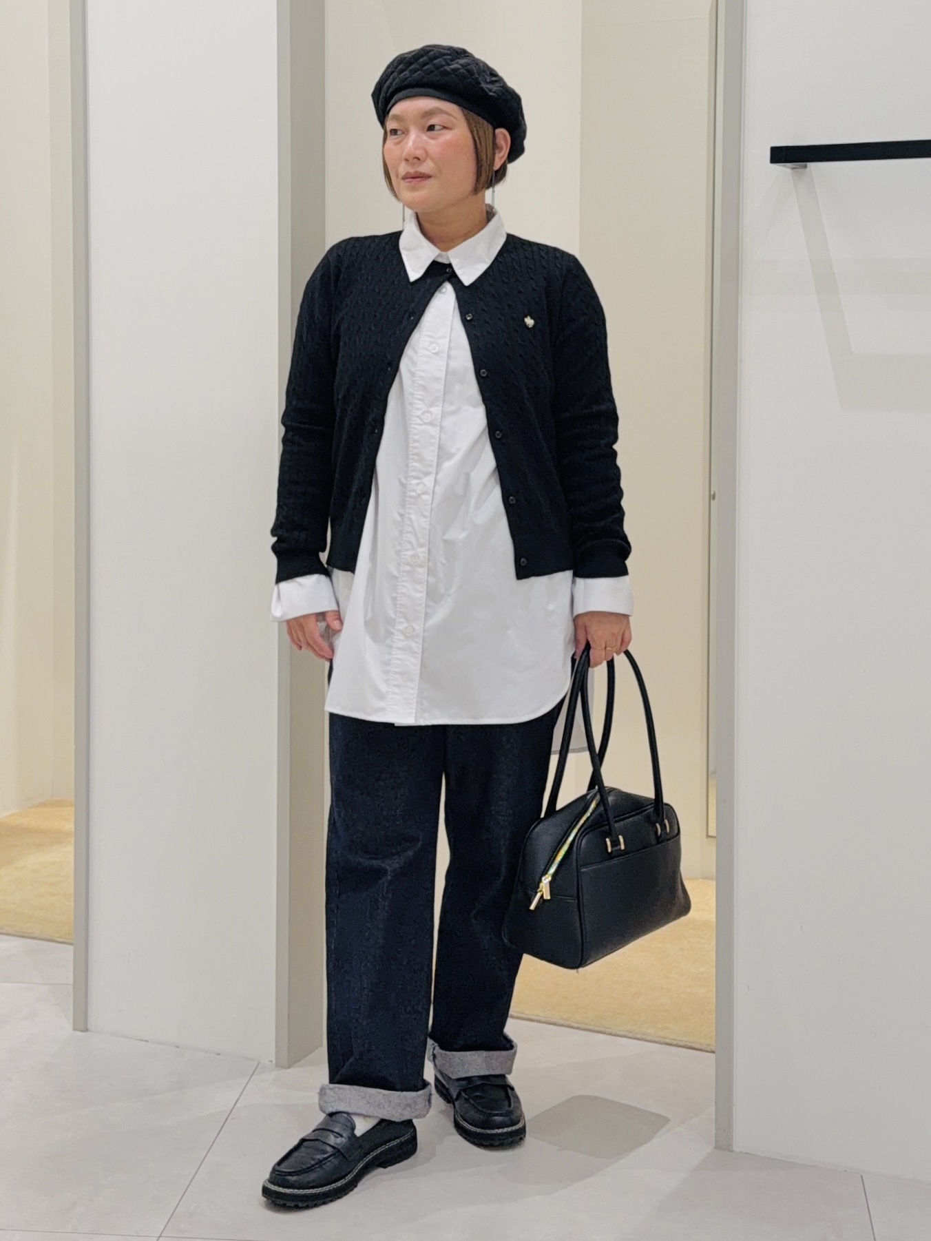 タナさんの「THE SHOP TK｜POLO BCS/ケーブルクルーカーディガン」を使ったコーディネート