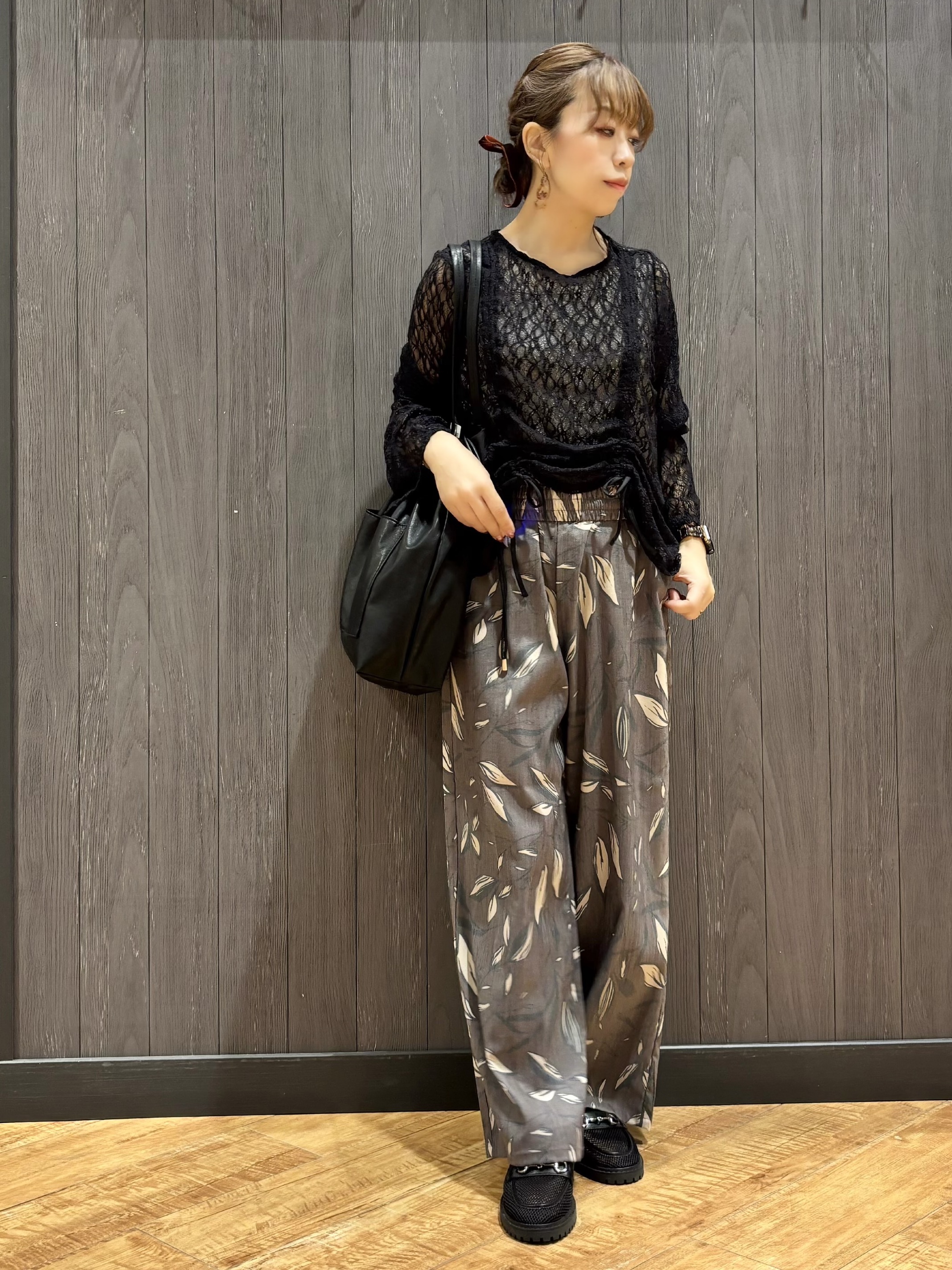 meiさんの「SHOO･LA･RUE｜レースで華やかに映える 旬な透け感の レースシャーリングトップス」を使ったコーディネート