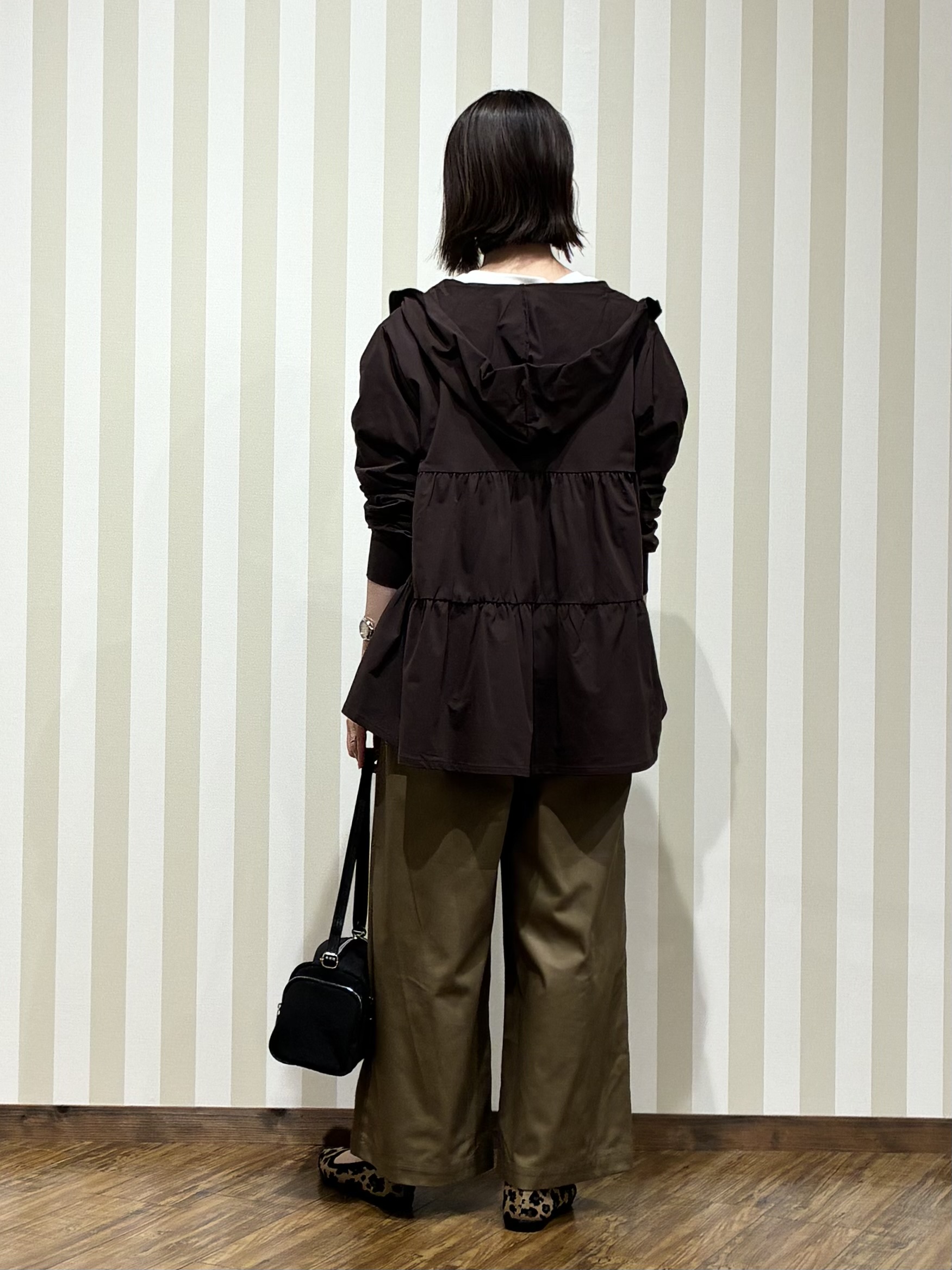 SAOさんの「SHOO･LA･RUE｜【洗濯機可/S-LL/UVカット】さりげない甘さをプラスする ティアードパーカー」を使ったコーディネート