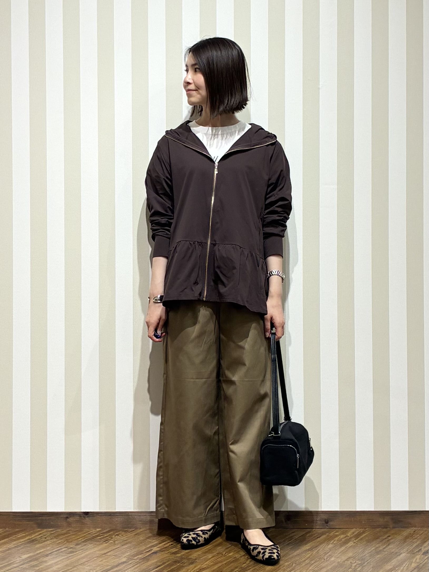 SAOさんの「SHOO･LA･RUE｜【洗濯機可/S-LL/UVカット】さりげない甘さをプラスする ティアードパーカー」を使ったコーディネート