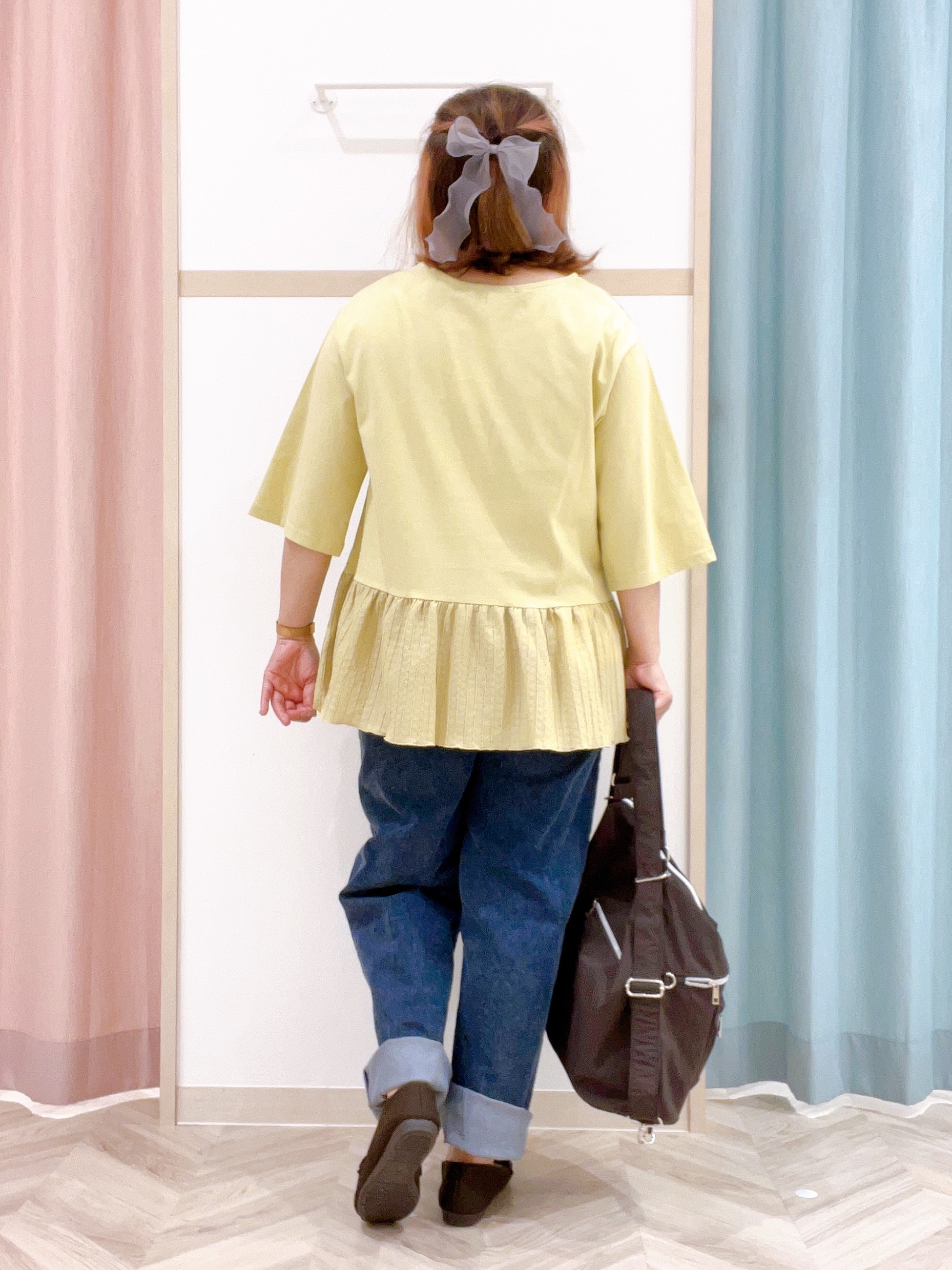 kitaさんの「SHOO･LA･RUE｜【S-LL】自然に体型カバー 裾切替 ペプラム刺繍Tシャツ」を使ったコーディネート