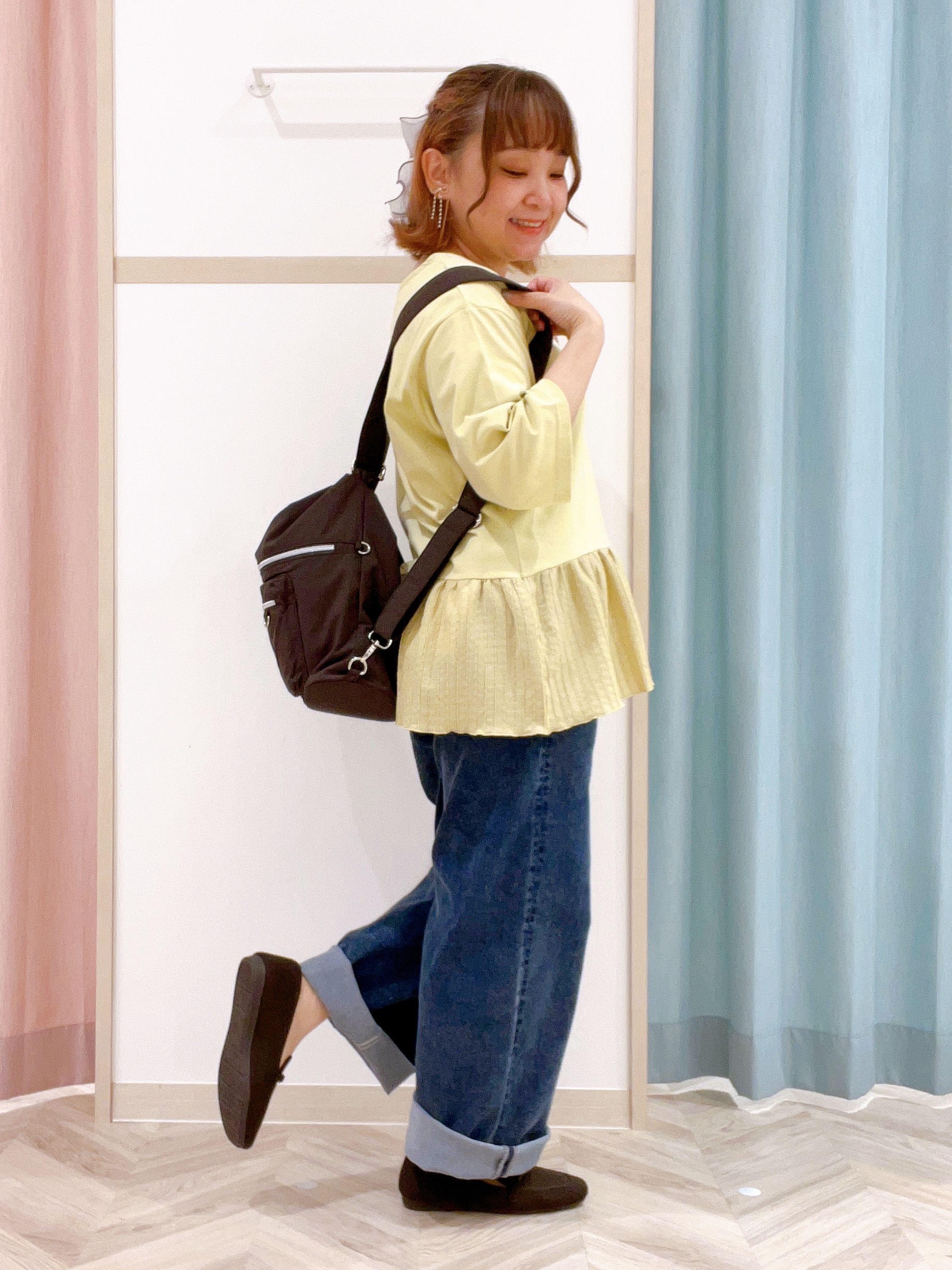 kitaさんの「SHOO･LA･RUE｜【S-LL】自然に体型カバー 裾切替 ペプラム刺繍Tシャツ」を使ったコーディネート