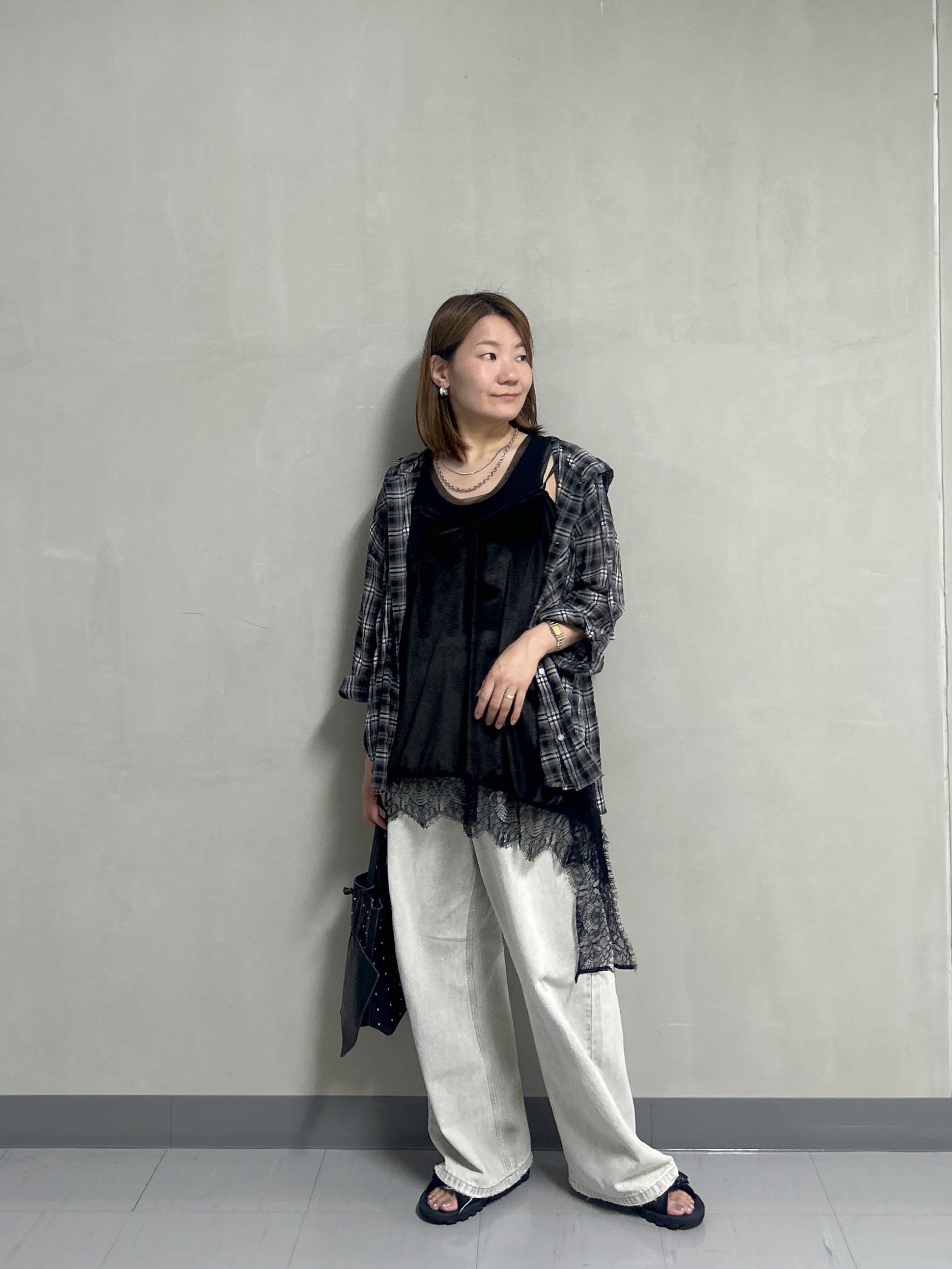 takaさんの「INDIVI｜フード付 シアーチェックシャツ」を使ったコーディネート