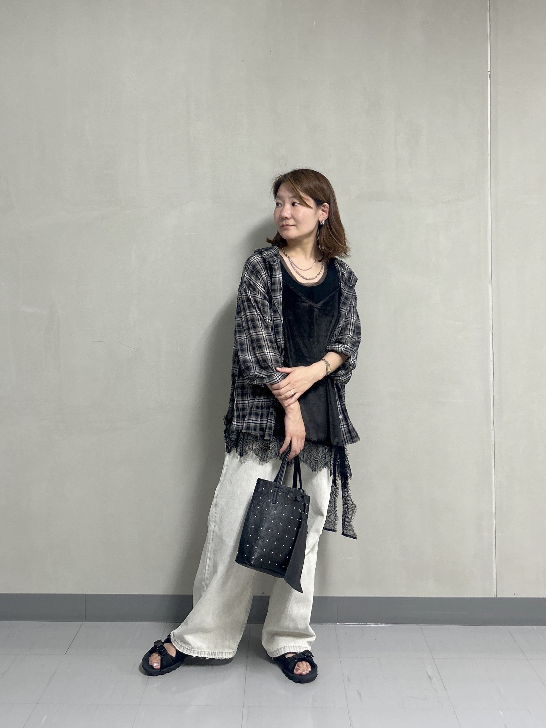 takaさんの「INDIVI｜フード付 シアーチェックシャツ」を使ったコーディネート