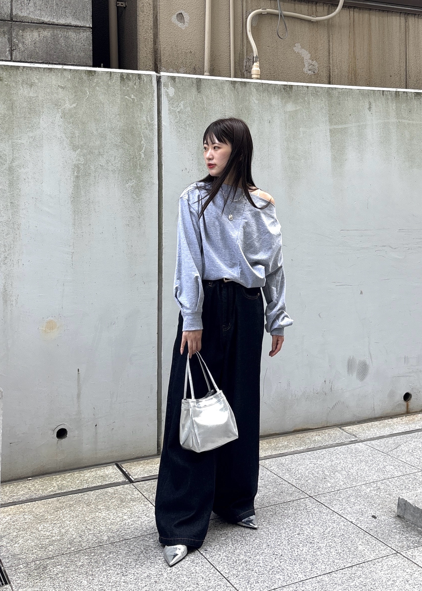Renoさんの「INDIVI｜裏毛オフショルカットソー」を使ったコーディネート