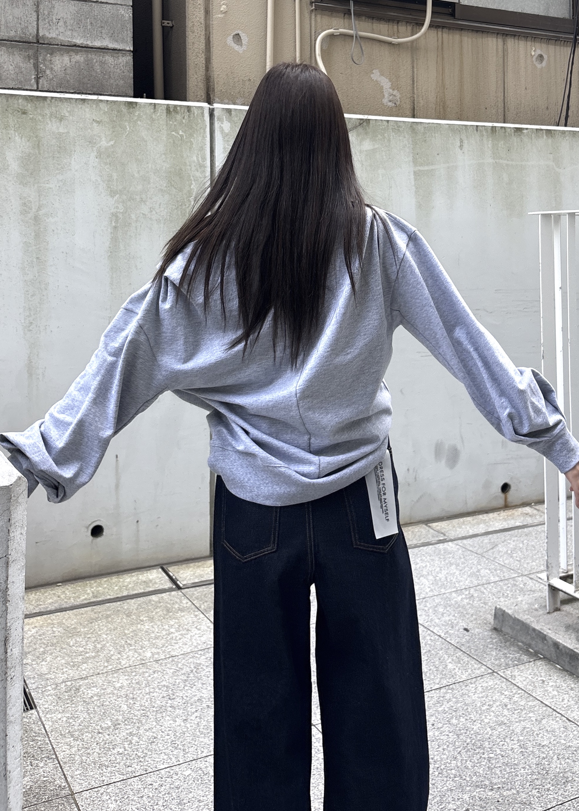 Renoさんの「INDIVI｜裏毛オフショルカットソー」を使ったコーディネート