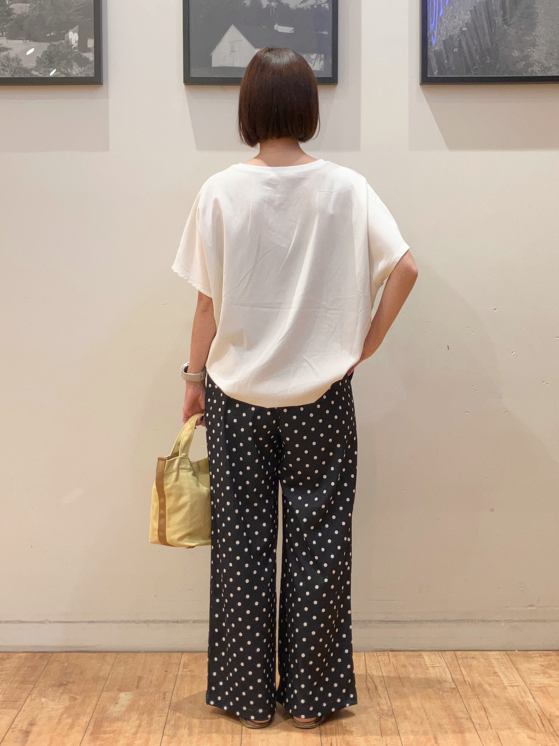 momoharuさんの「SHOO･LA･RUE｜【ひんやり/UV】ヒップまわりを自然にカバー 異素材ドッキング 裾タックトップス」を使ったコーディネート