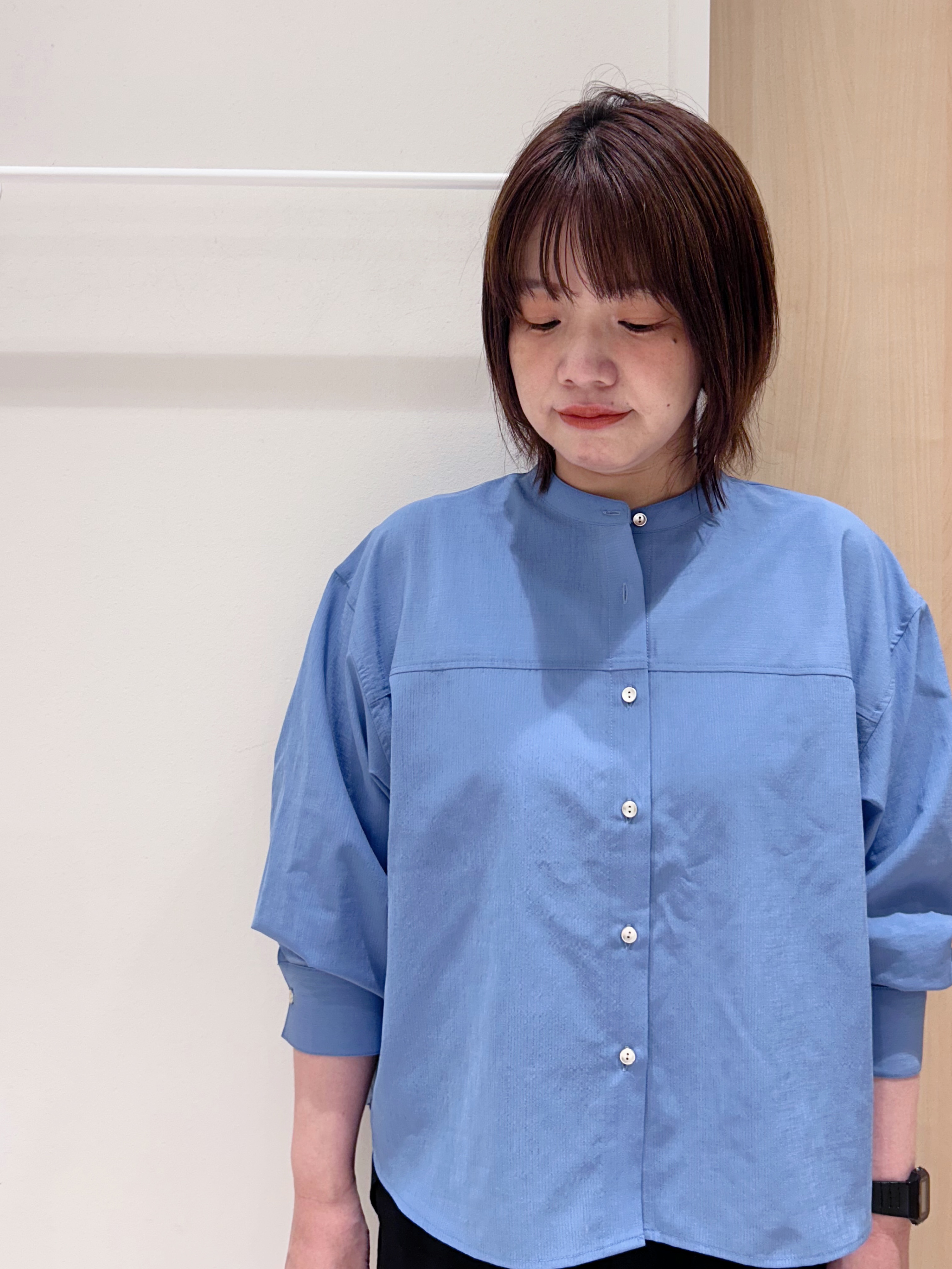maaaさんの「SHOO･LA･RUE｜【通気性〇/S-LL/洗濯機可】さらりと心地よい。ノーカラーシャツ」を使ったコーディネート