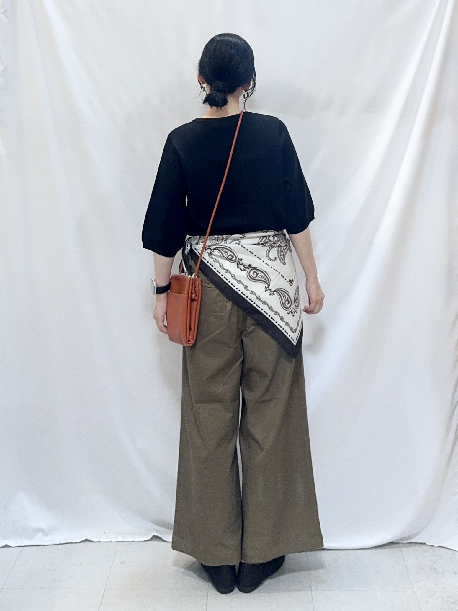 𝐇𝐢𝐫𝐨𝐦𝐢さんの「SHOO･LA･RUE｜【ガンガン洗える/ひんやり/UV/毛玉になりにくい】二の腕見せない 5分袖ニット」を使ったコーディネート