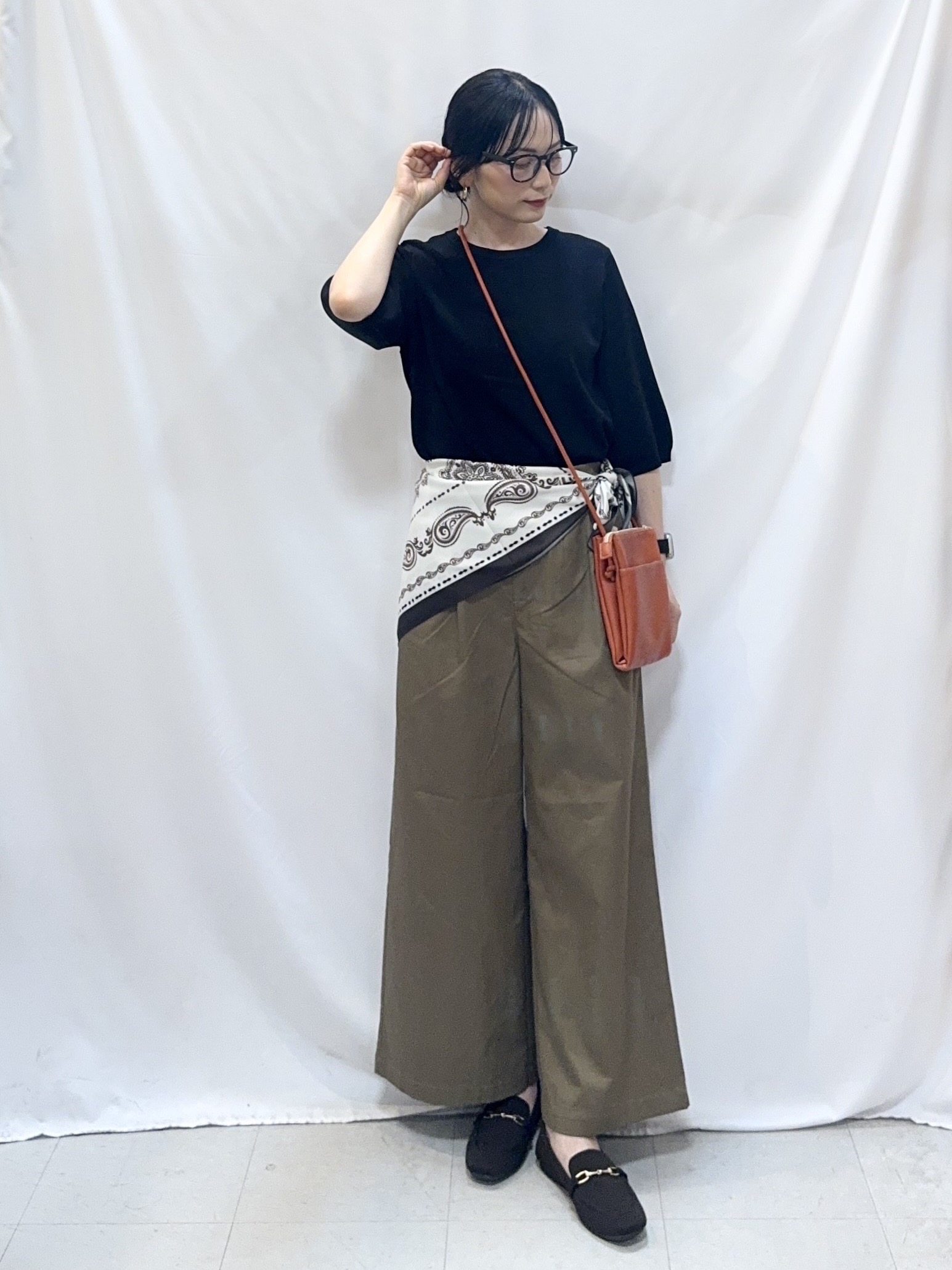 𝐇𝐢𝐫𝐨𝐦𝐢さんの「SHOO･LA･RUE｜【ガンガン洗える/ひんやり/UV/毛玉になりにくい】二の腕見せない 5分袖ニット」を使ったコーディネート