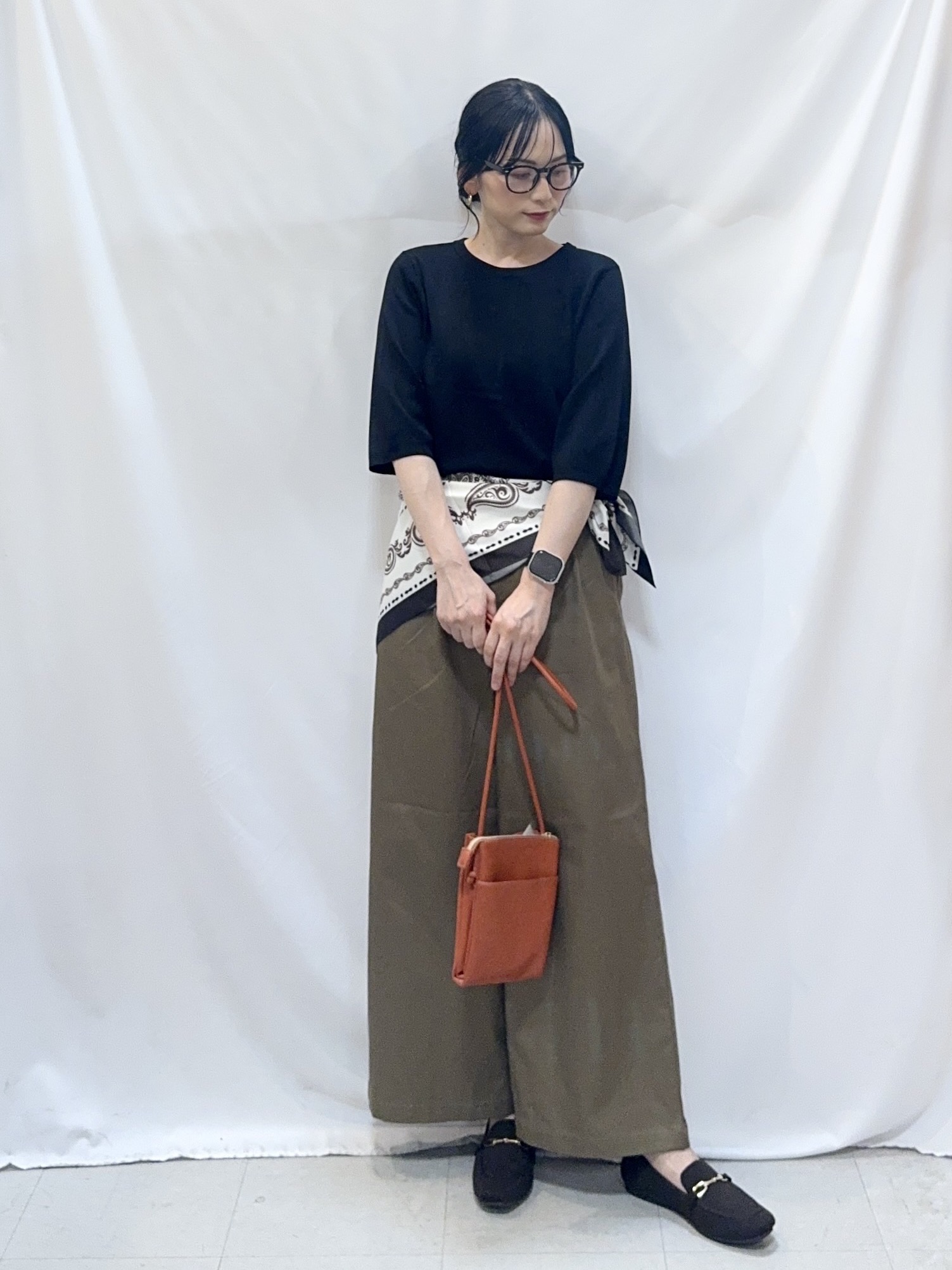 𝐇𝐢𝐫𝐨𝐦𝐢さんの「SHOO･LA･RUE｜【ガンガン洗える/ひんやり/UV/毛玉になりにくい】二の腕見せない 5分袖ニット」を使ったコーディネート