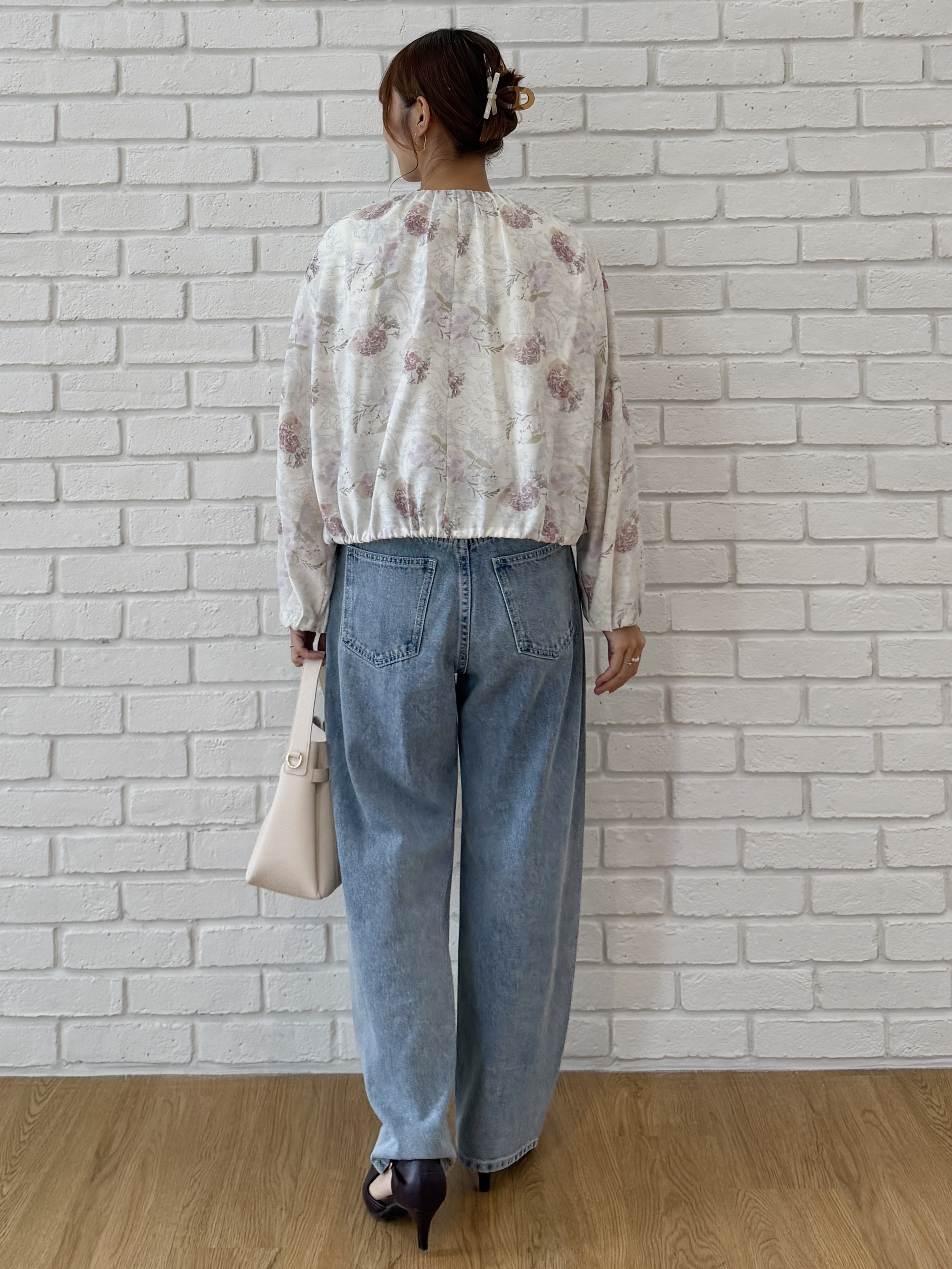みぃさんの「index｜【接触冷感／UVケア】裾レースロゴTシャツ《洗濯機OK／S-3L》」を使ったコーディネート