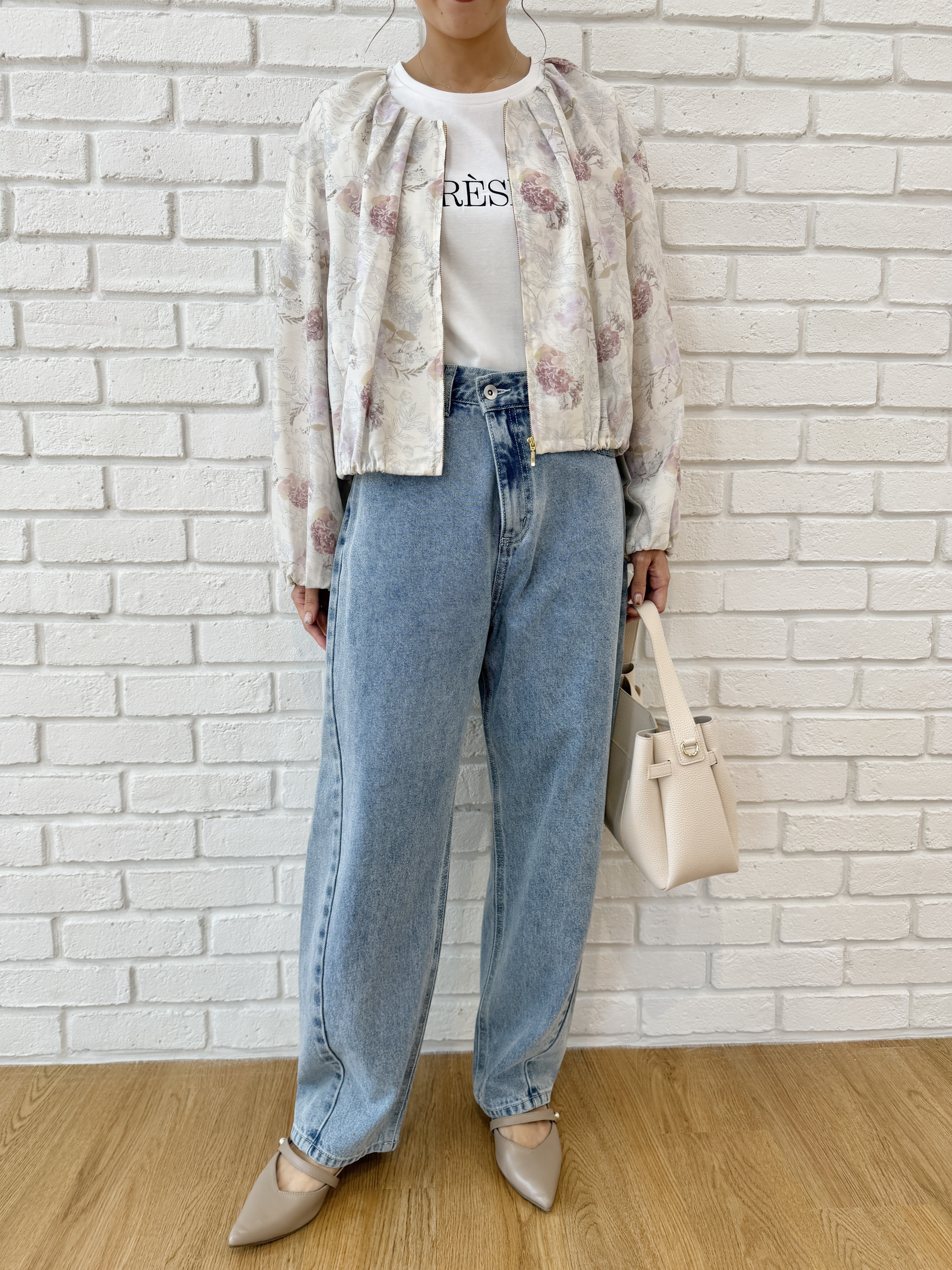 みぃさんの「index｜【接触冷感／UVケア】裾レースロゴTシャツ《洗濯機OK／S-3L》」を使ったコーディネート