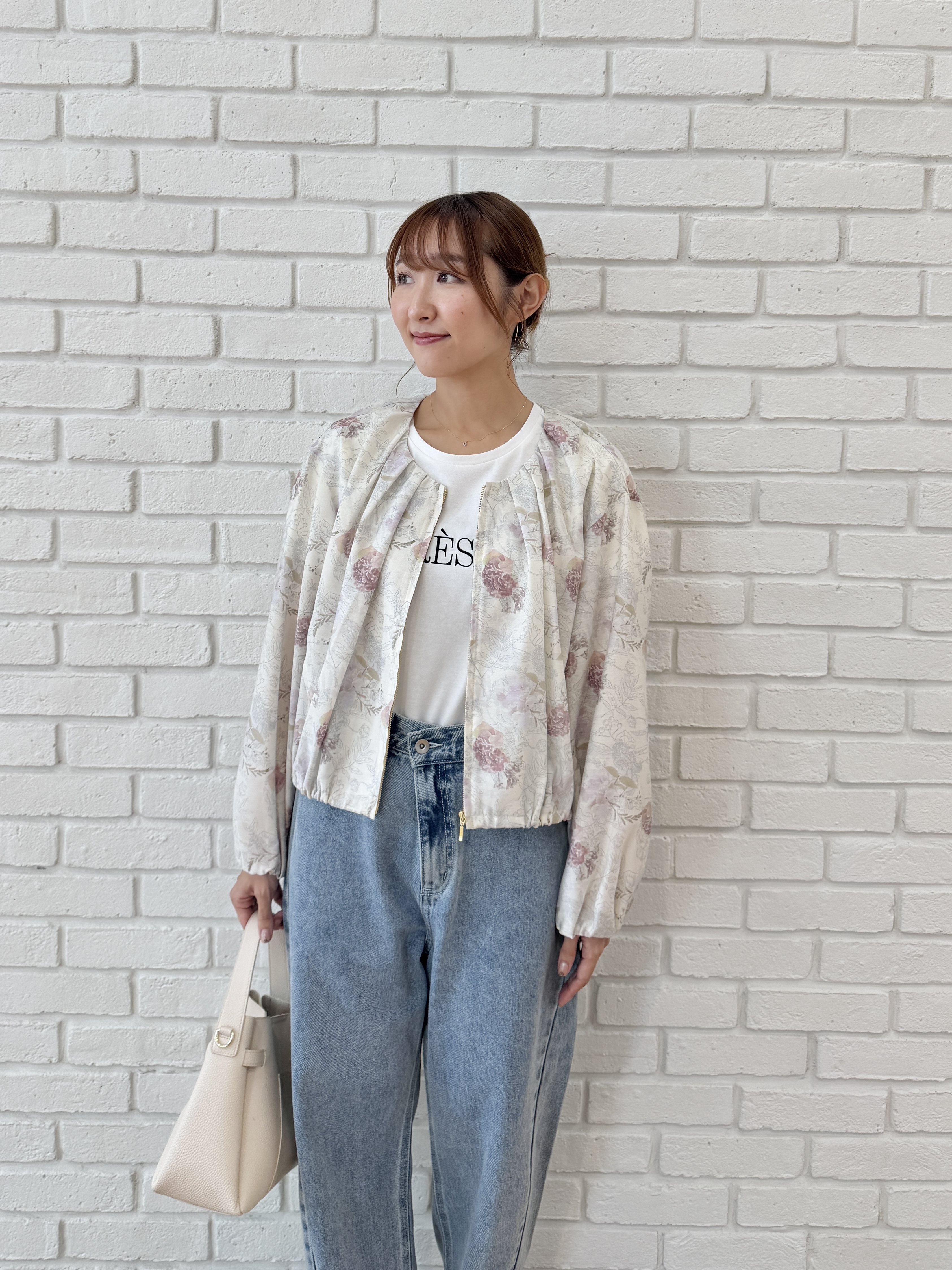 みぃさんの「index｜【接触冷感／UVケア】裾レースロゴTシャツ《洗濯機OK／S-3L》」を使ったコーディネート