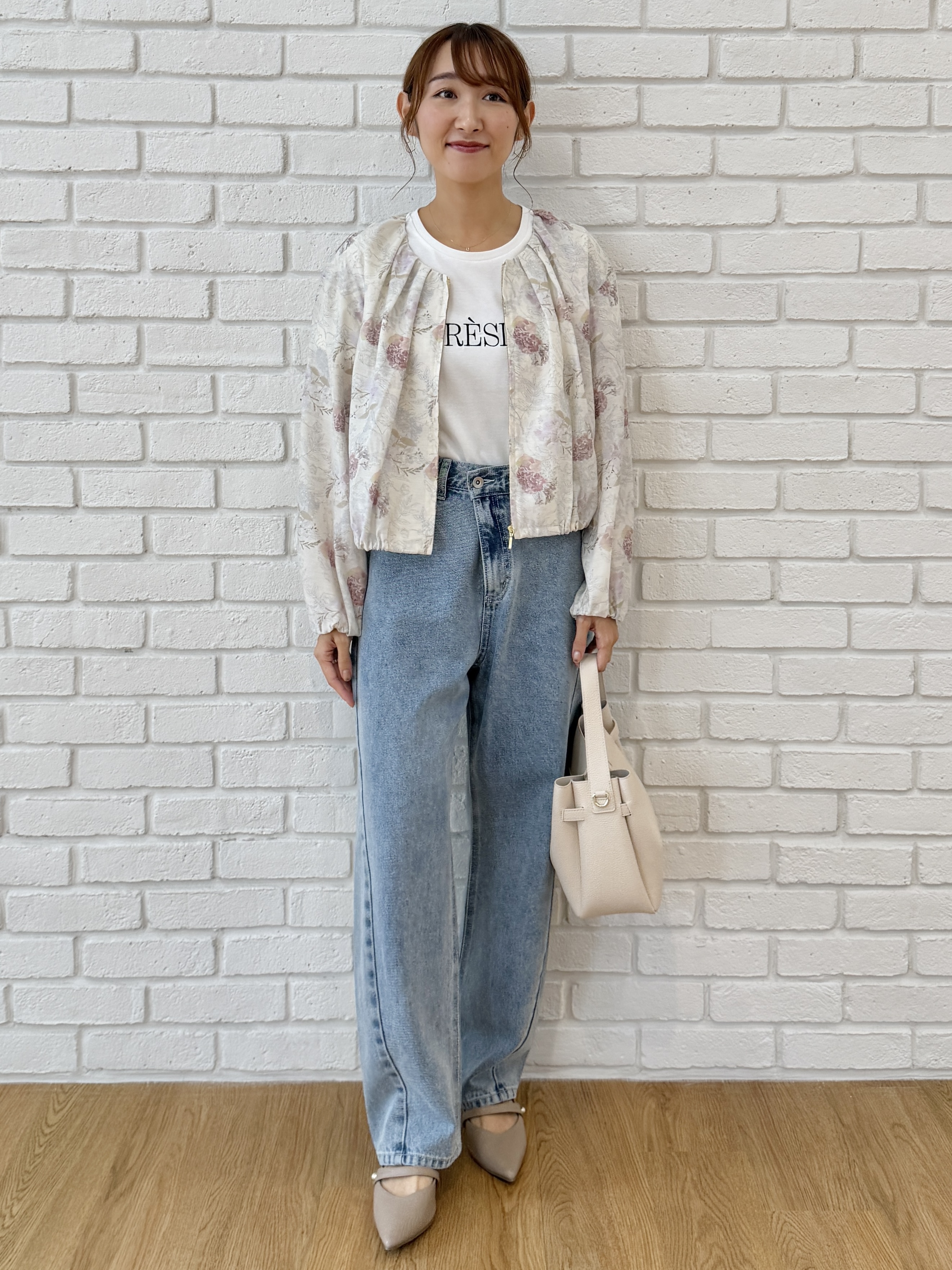 みぃさんの「index｜【接触冷感／UVケア】裾レースロゴTシャツ《洗濯機OK／S-3L》」を使ったコーディネート
