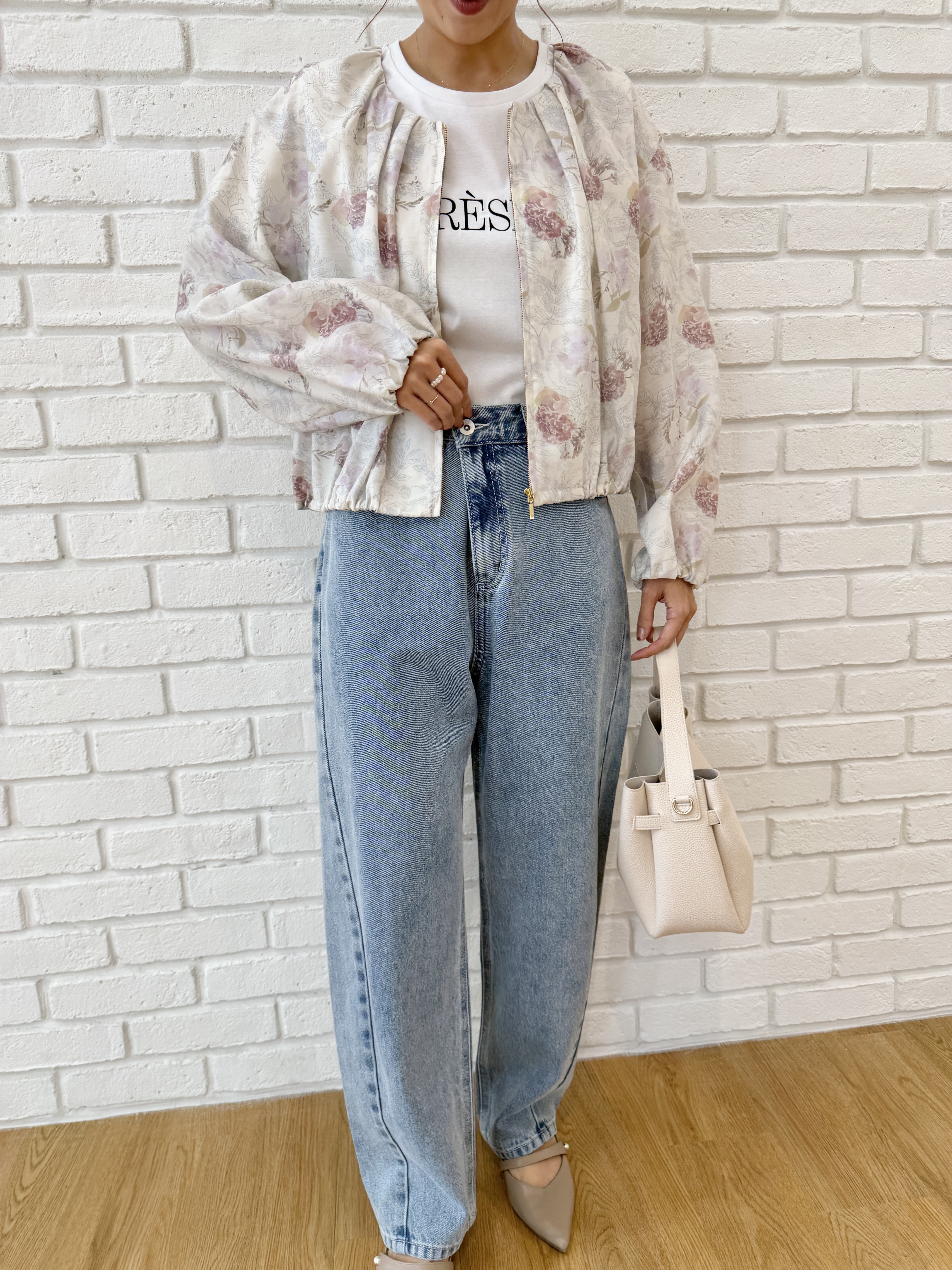 みぃさんの「index｜【接触冷感／UVケア】裾レースロゴTシャツ《洗濯機OK／S-3L》」を使ったコーディネート