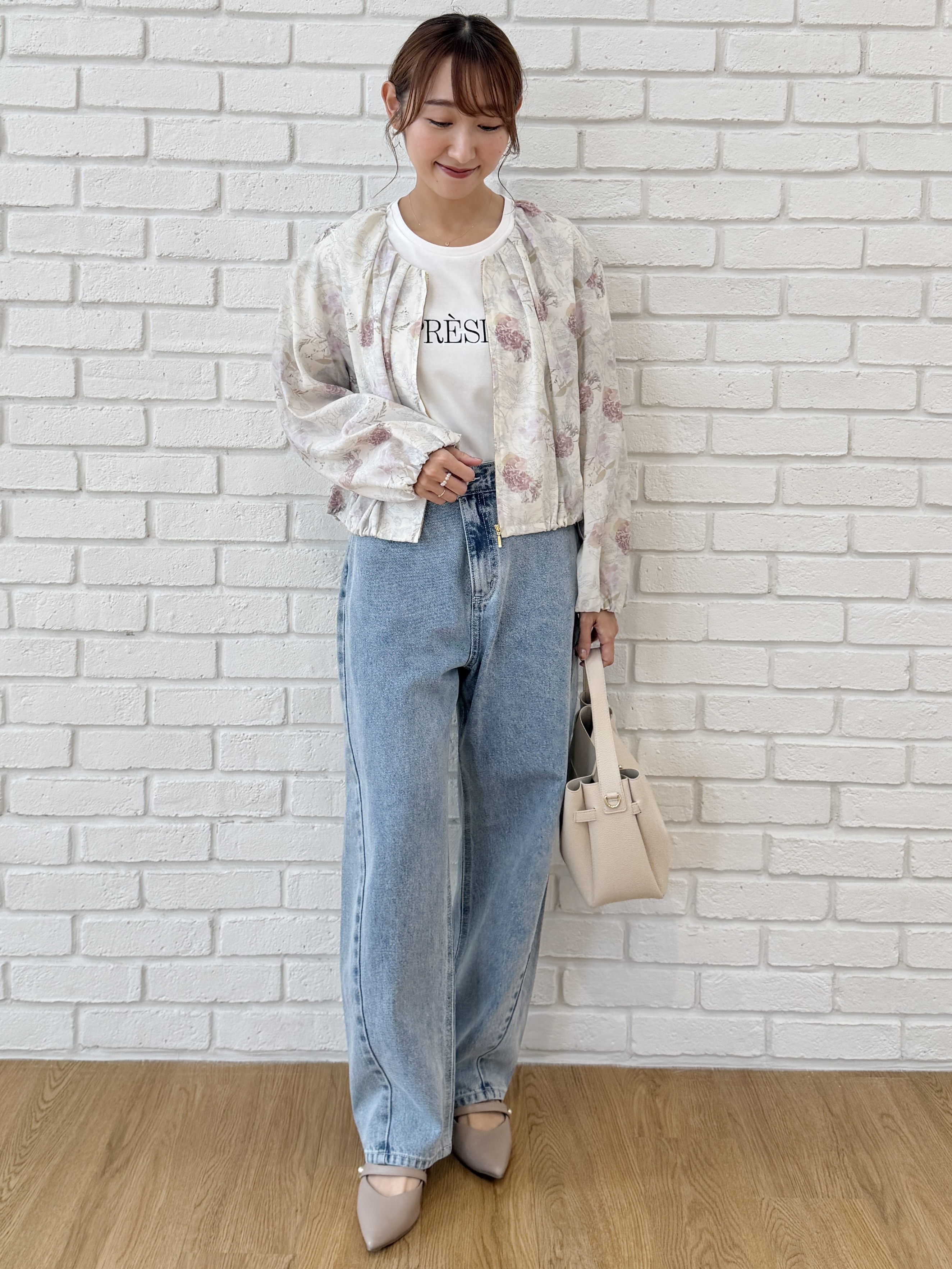 みぃさんの「index｜【接触冷感／UVケア】裾レースロゴTシャツ《洗濯機OK／S-3L》」を使ったコーディネート