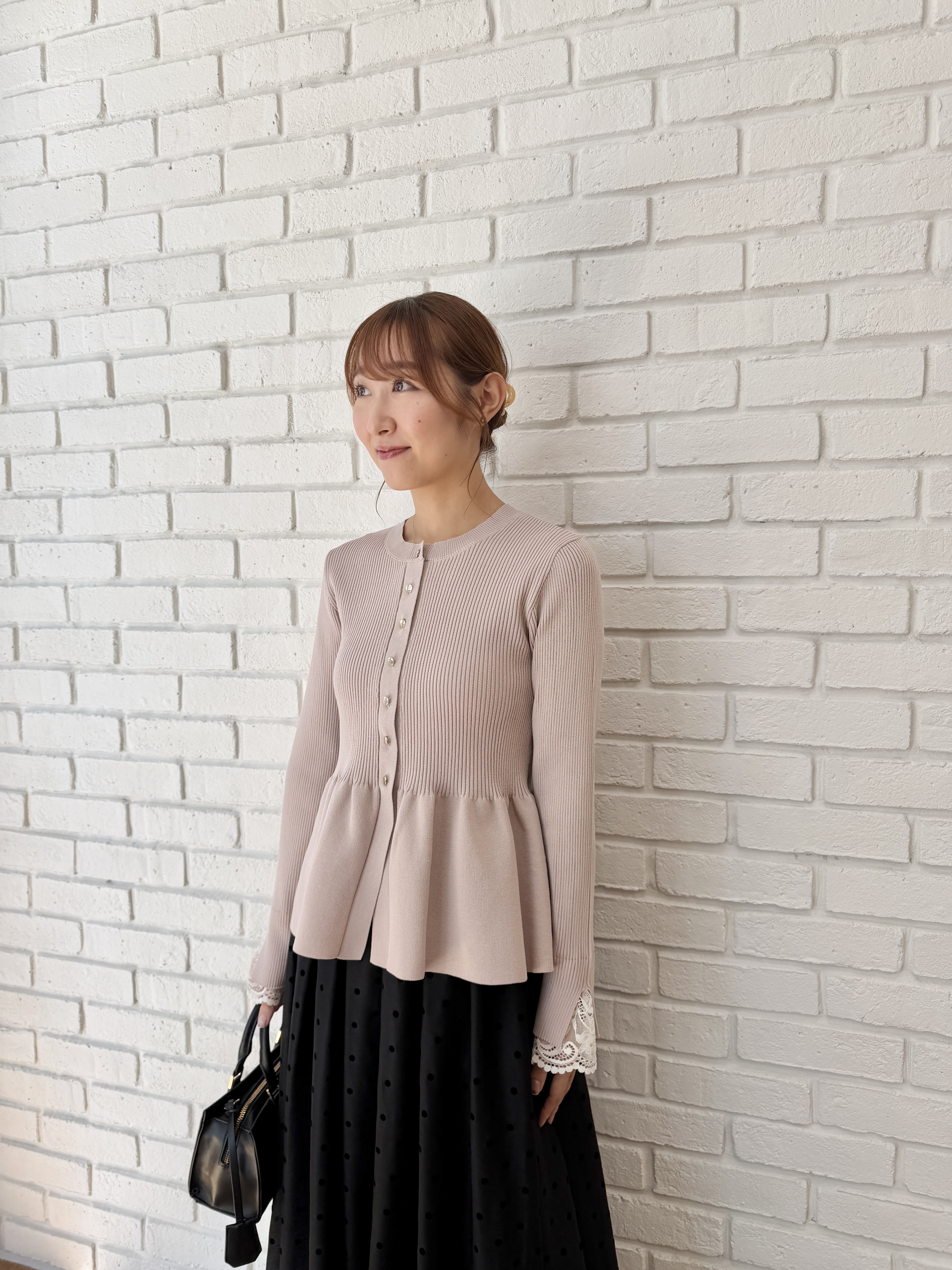 みぃさんの「Couture brooch｜【セットアップ可・着映えて上品】フロッキードットスカート」を使ったコーディネート
