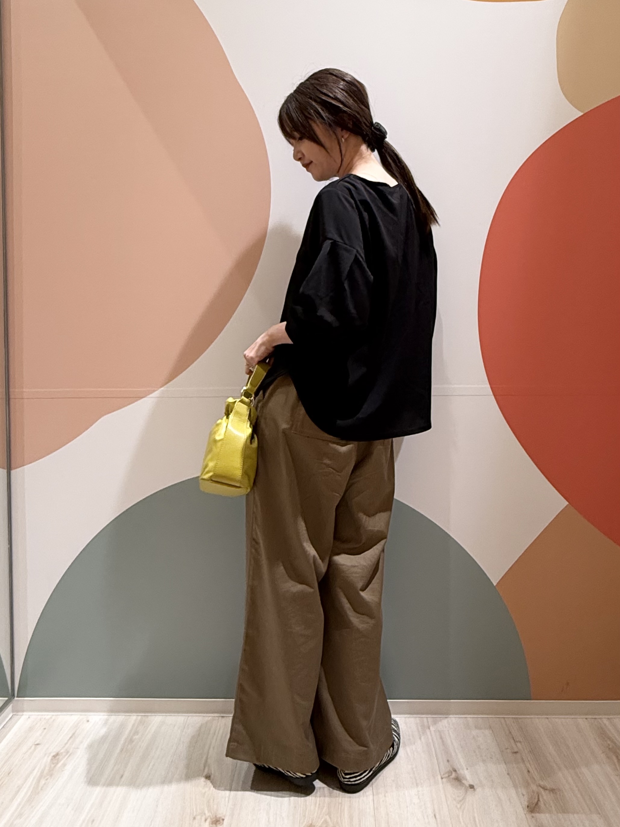 長女さんの「SHOO･LA･RUE｜【着丈選べる/2点セット】ネックレス付き やわらか8分袖ブラウス」を使ったコーディネート