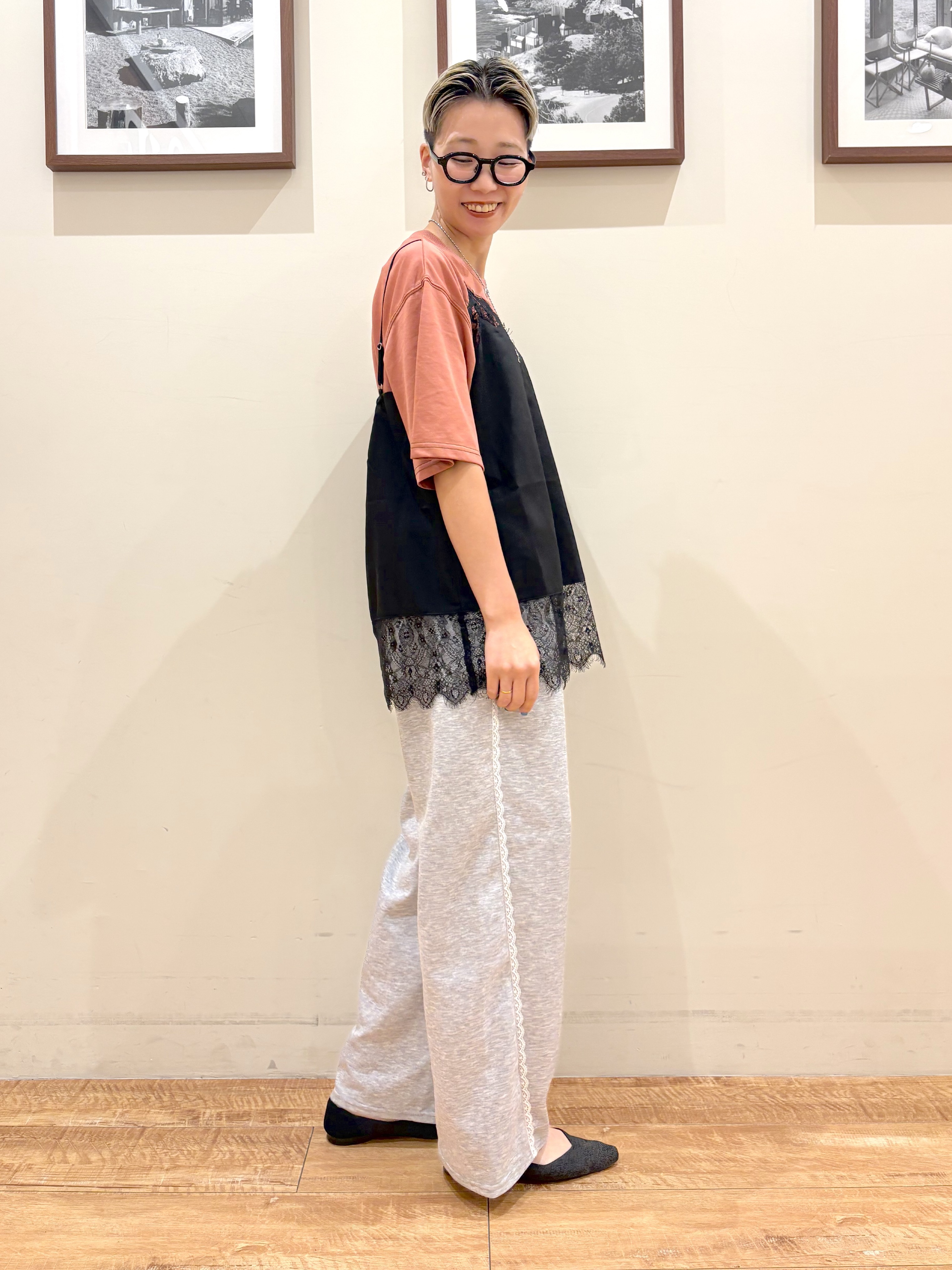 Ayumiさんの「SHOO･LA･RUE｜【S-LL/体型カバー】インせず着られる 配色ステッチ 5分袖ロゴTシャツ」を使ったコーディネート