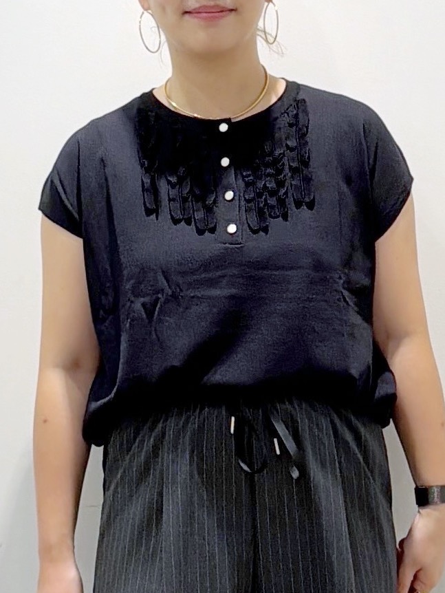 sumicaさんの「OPAQUE.CLIP｜【接触冷感／UV】フリルフレンチスリーブニット《洗濯機OK》」を使ったコーディネート