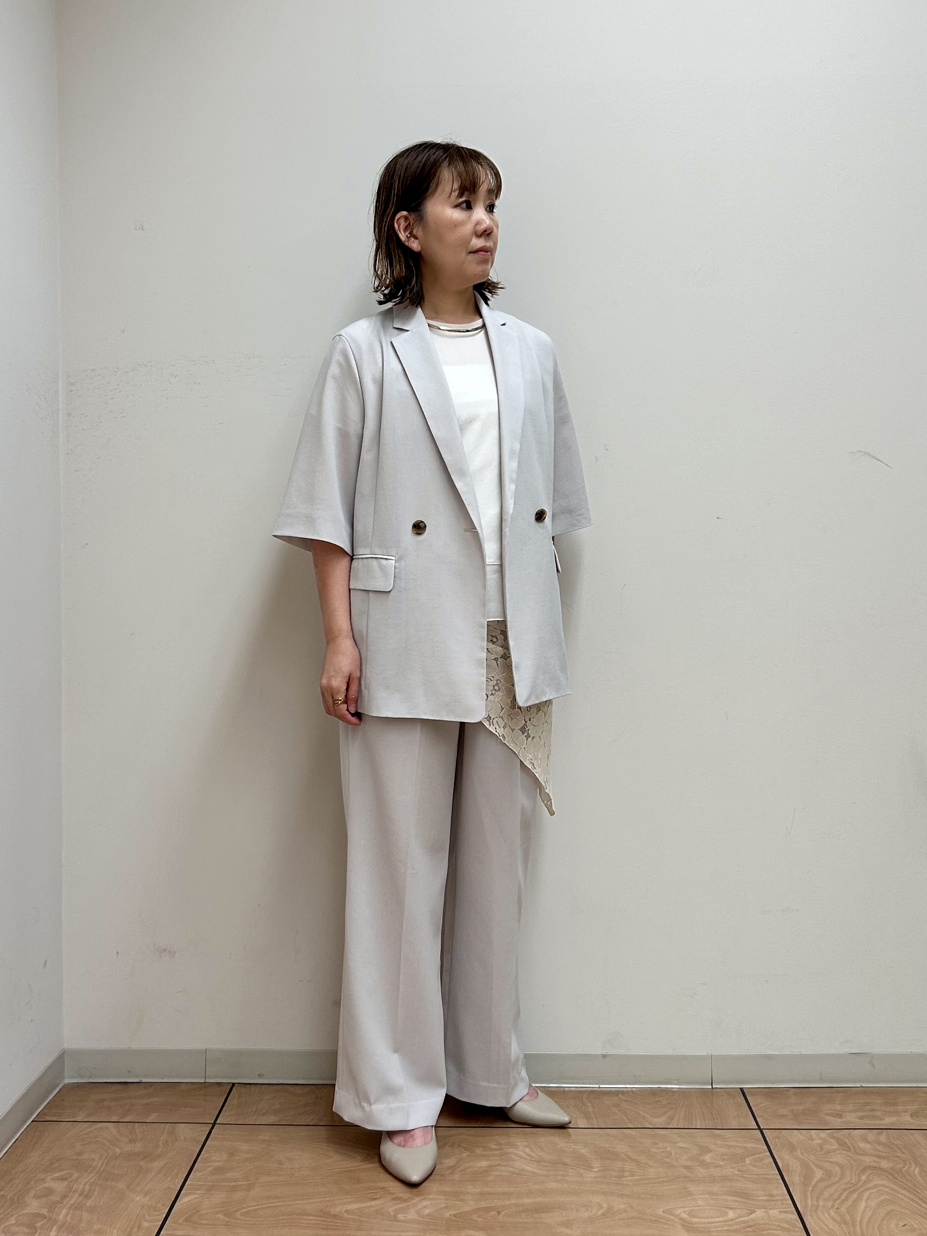 mariさんの「INDIVI｜【秋の通勤羽織/セットアップ可/UVカット】エアリークール半袖ジャケット」を使ったコーディネート