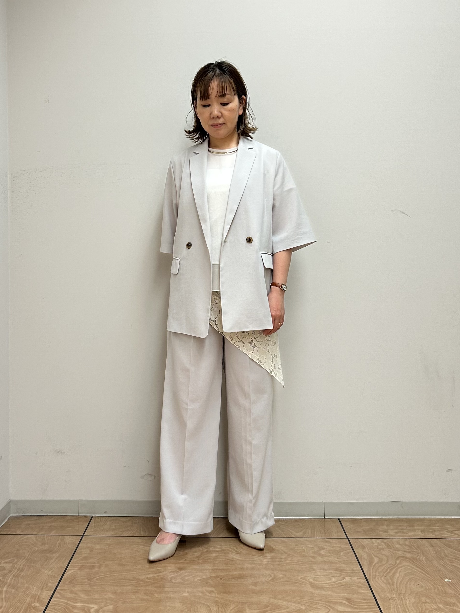 mariさんの「INDIVI｜【秋の通勤羽織/セットアップ可/UVカット】エアリークール半袖ジャケット」を使ったコーディネート