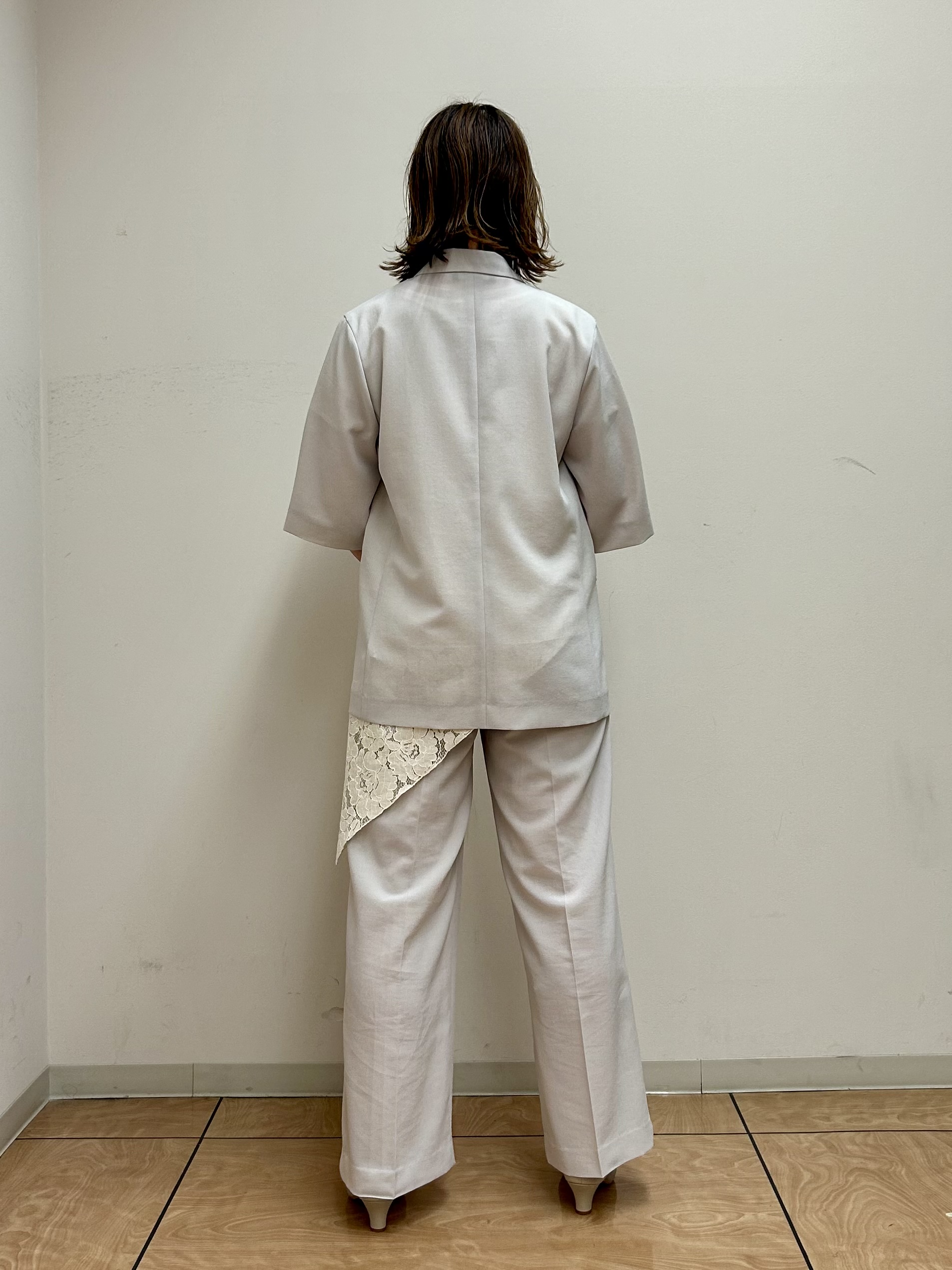 mariさんの「INDIVI｜【秋の通勤羽織/セットアップ可/UVカット】エアリークール半袖ジャケット」を使ったコーディネート