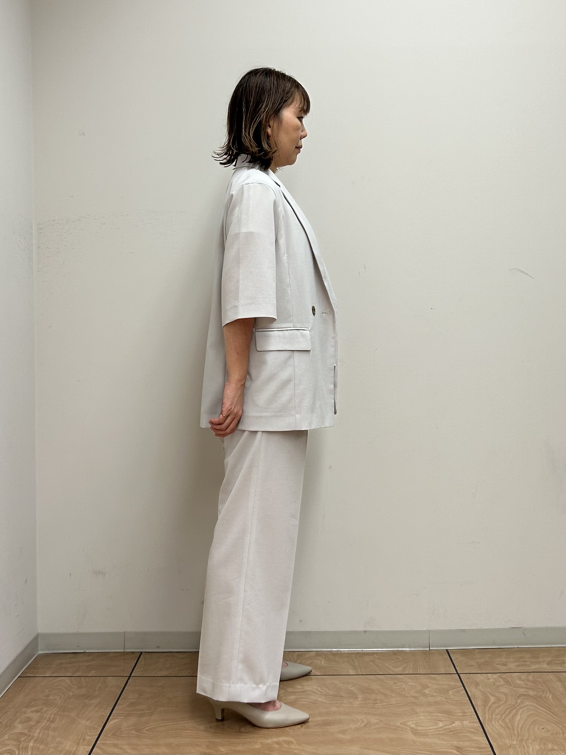 mariさんの「INDIVI｜【秋の通勤羽織/セットアップ可/UVカット】エアリークール半袖ジャケット」を使ったコーディネート