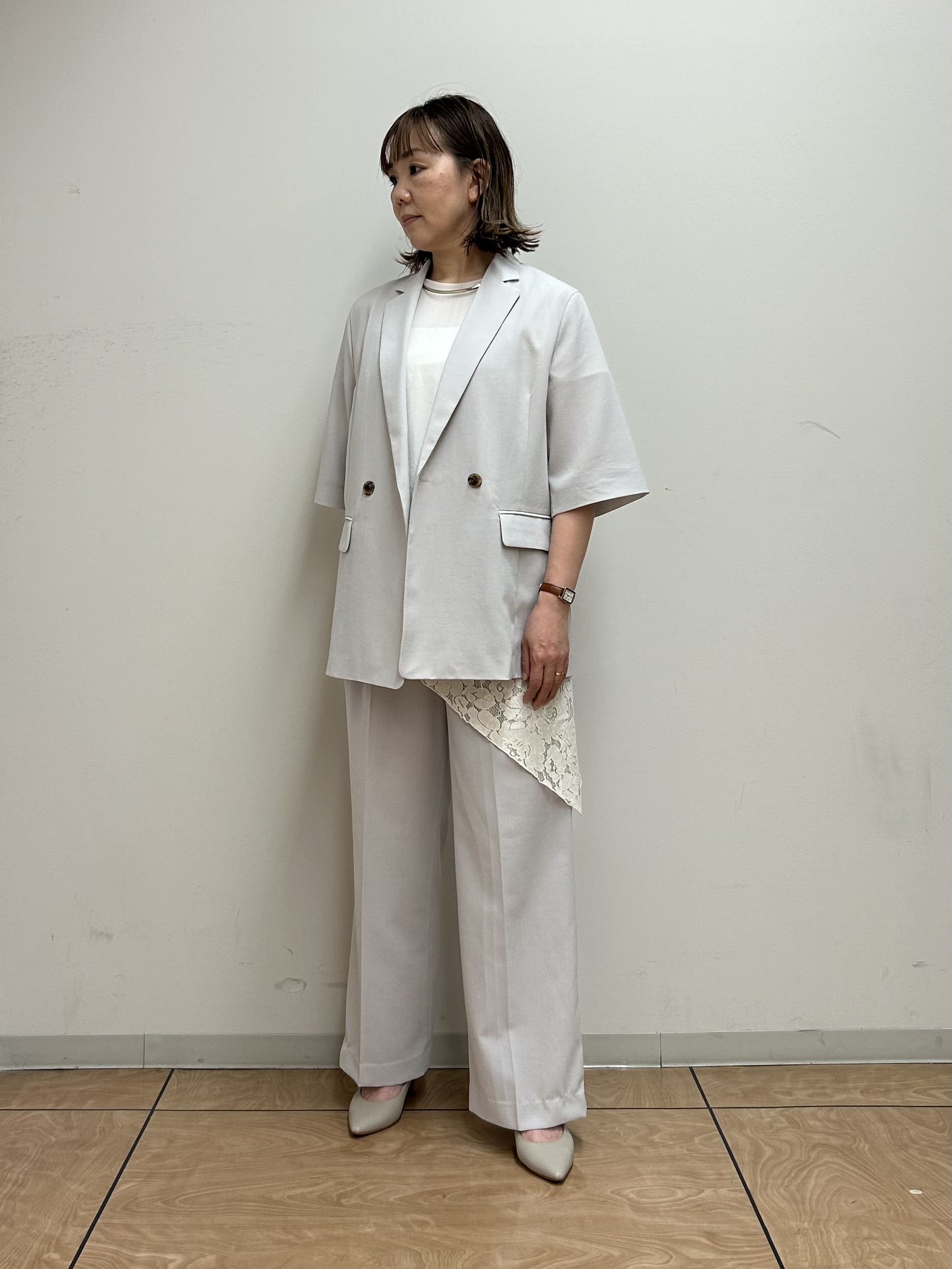 mariさんの「INDIVI｜【秋の通勤羽織/セットアップ可/UVカット】エアリークール半袖ジャケット」を使ったコーディネート